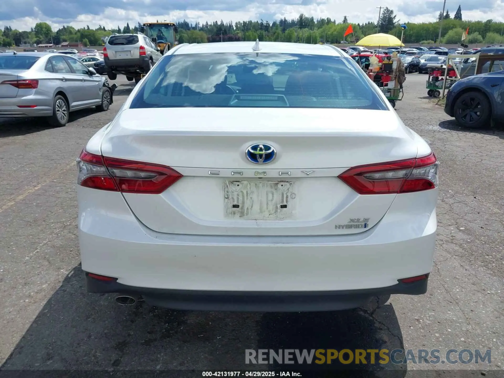 16 Photograph of a damaged car 4T1F31AK6PU615593 TOYOTA CAMRY 2023