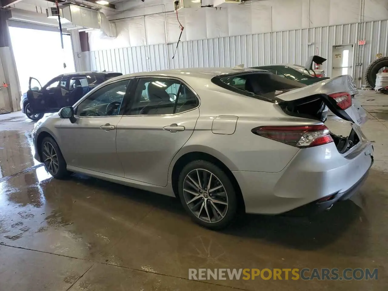 2 Фотография поврежденного автомобиля 4T1F31AK7PU608040 TOYOTA CAMRY 2023