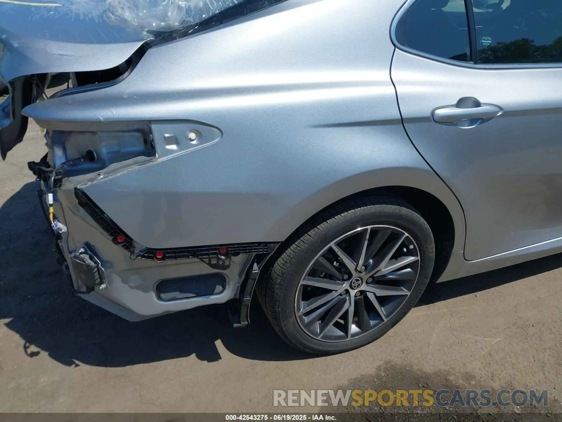 19 Photograph of a damaged car 4T1F31AK7PU620561 TOYOTA CAMRY 2023