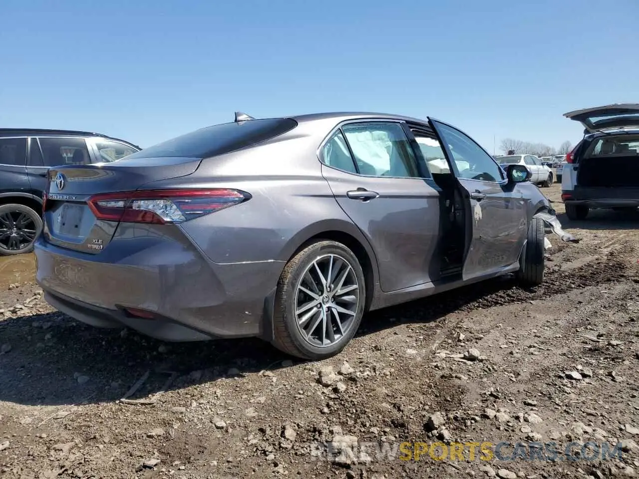 3 Photograph of a damaged car 4T1F31AKXPU052239 TOYOTA CAMRY 2023