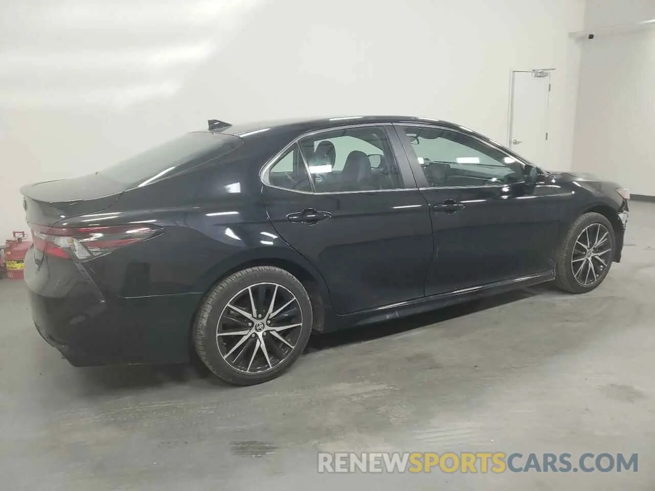 3 Фотография поврежденного автомобиля 4T1G11AK1PU187961 TOYOTA CAMRY 2023