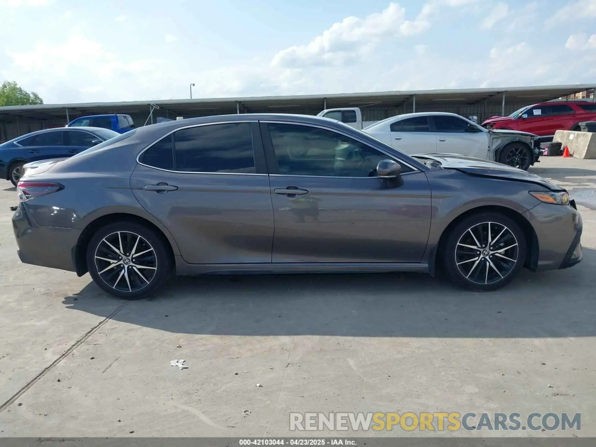 12 Фотография поврежденного автомобиля 4T1G11AK1PU744397 TOYOTA CAMRY 2023