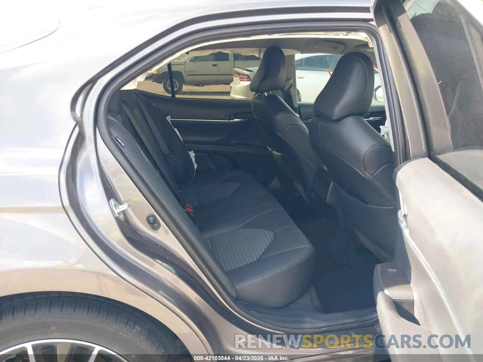 8 Фотография поврежденного автомобиля 4T1G11AK1PU744397 TOYOTA CAMRY 2023