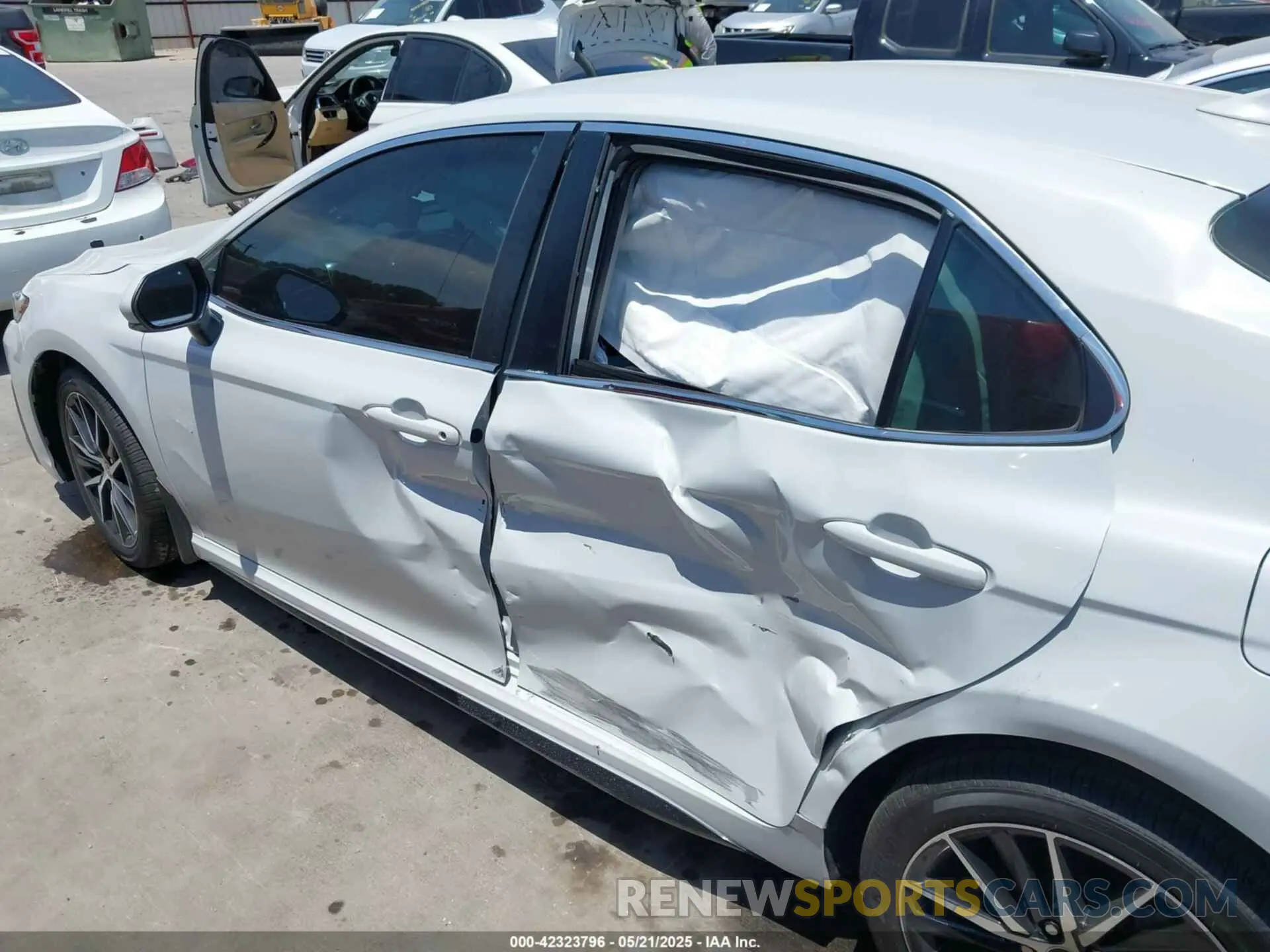 14 Photograph of a damaged car 4T1G11AK2PU171610 TOYOTA CAMRY 2023