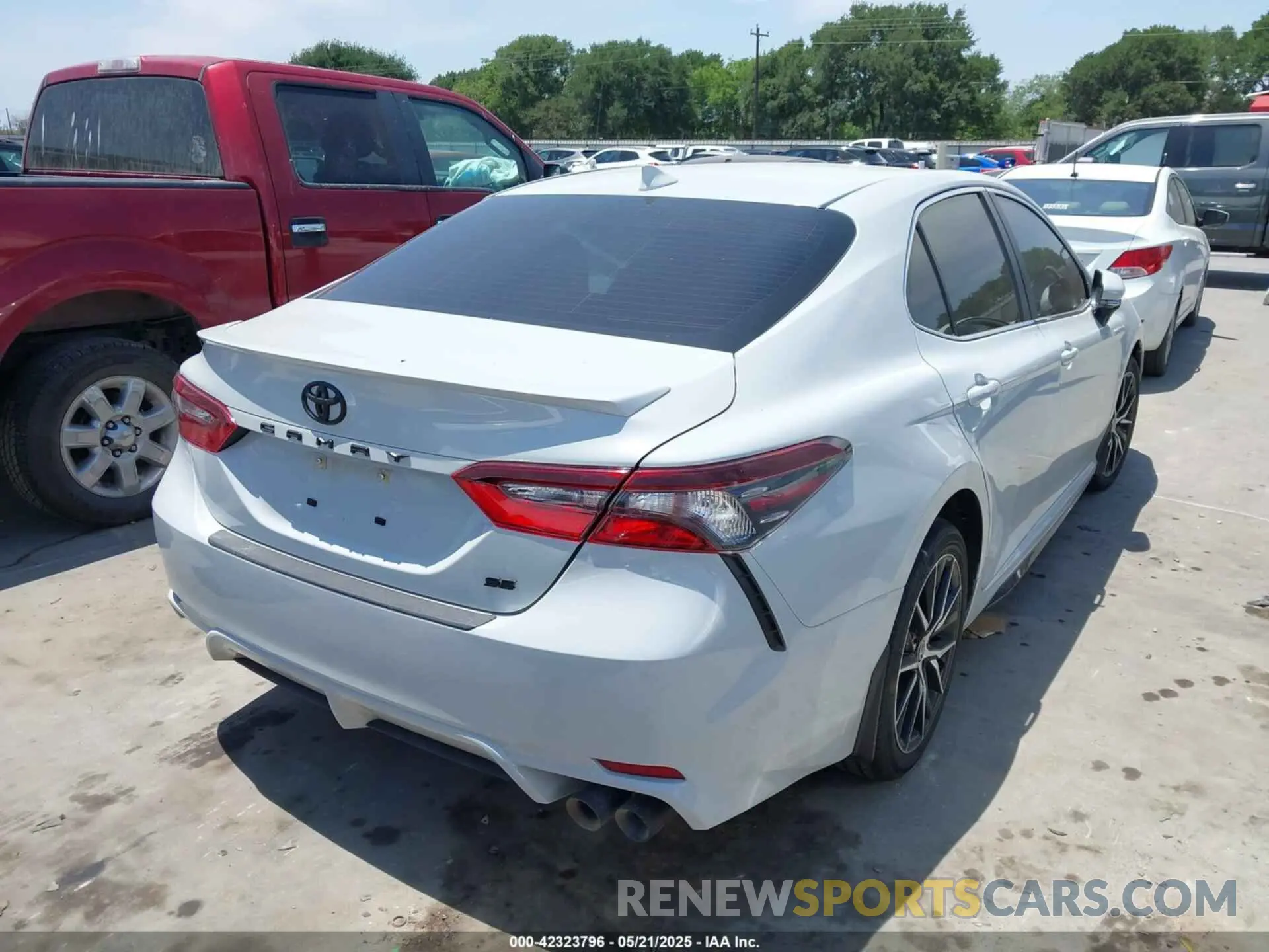 4 Photograph of a damaged car 4T1G11AK2PU171610 TOYOTA CAMRY 2023