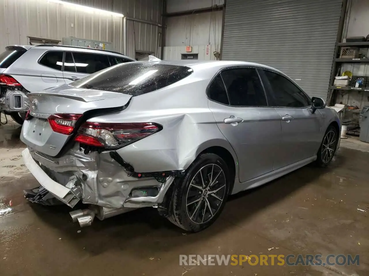 3 Фотография поврежденного автомобиля 4T1G11AK3PU807709 TOYOTA CAMRY 2023