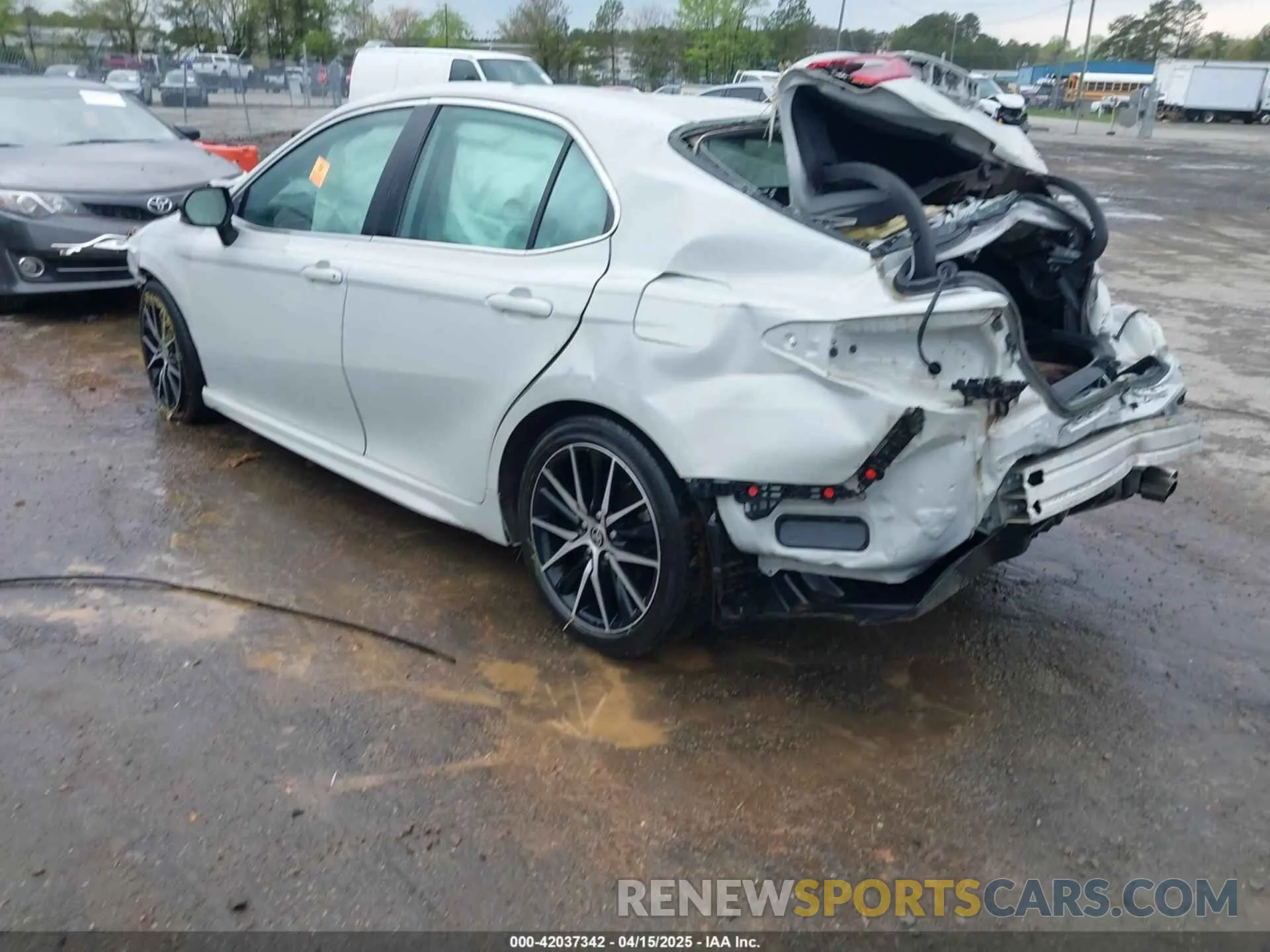 3 Фотография поврежденного автомобиля 4T1G11AK4PU131903 TOYOTA CAMRY 2023