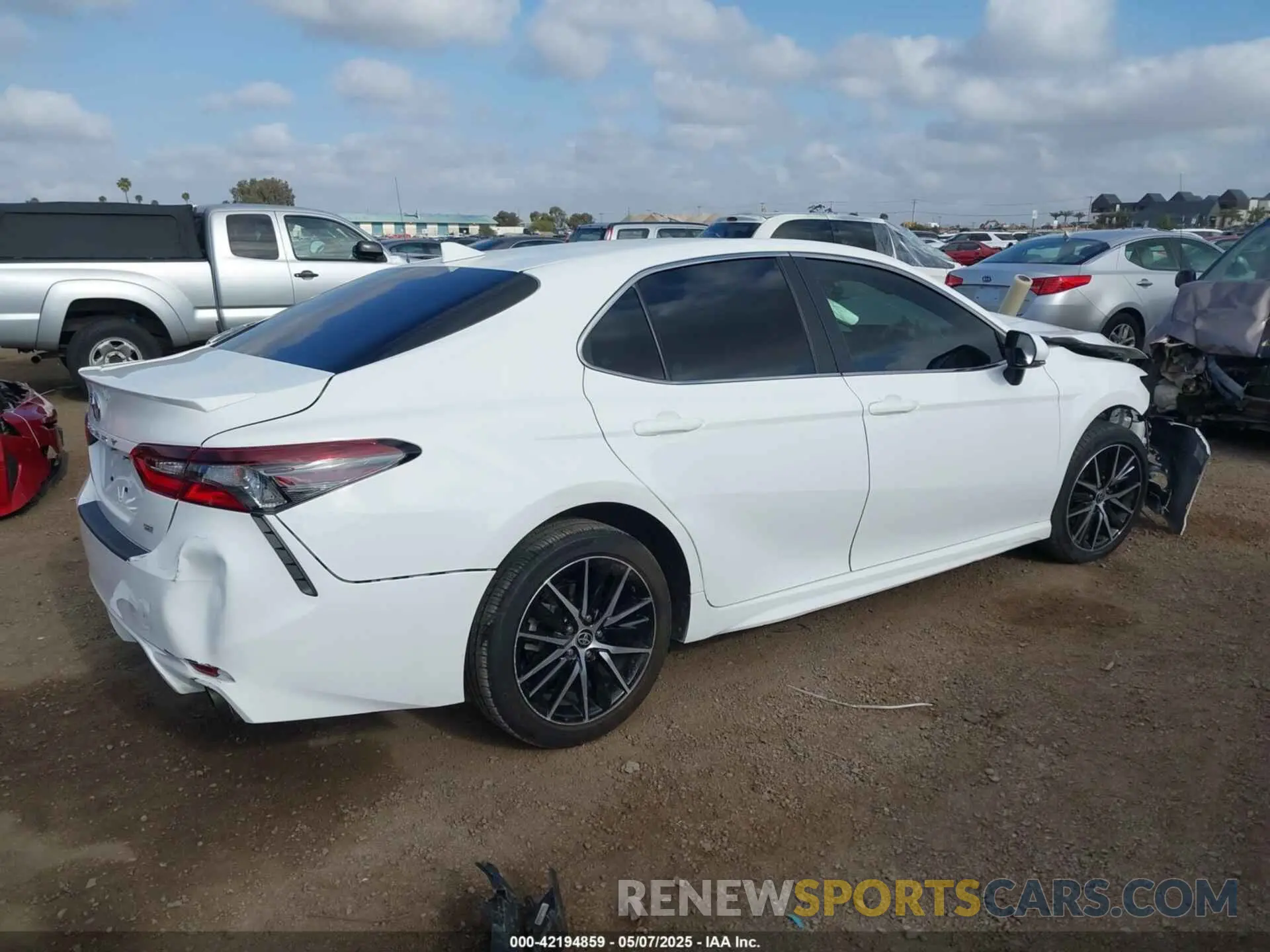 4 Фотография поврежденного автомобиля 4T1G11AK5PU764698 TOYOTA CAMRY 2023