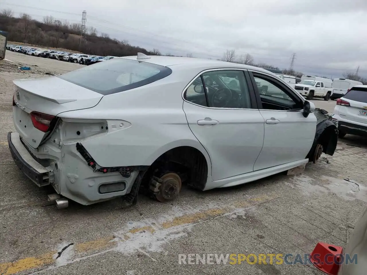 3 Фотография поврежденного автомобиля 4T1G11AK6PU098449 TOYOTA CAMRY 2023