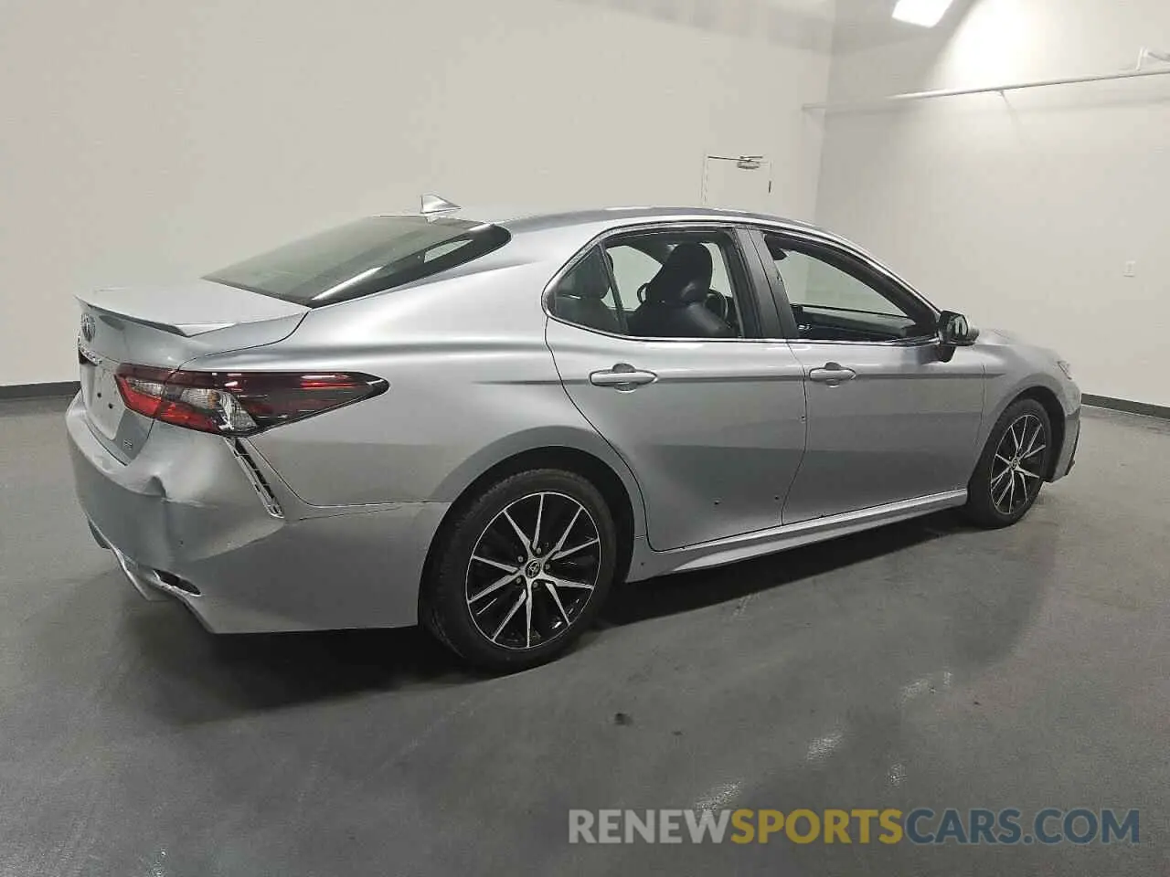 3 Фотография поврежденного автомобиля 4T1G11AK6PU739065 TOYOTA CAMRY 2023