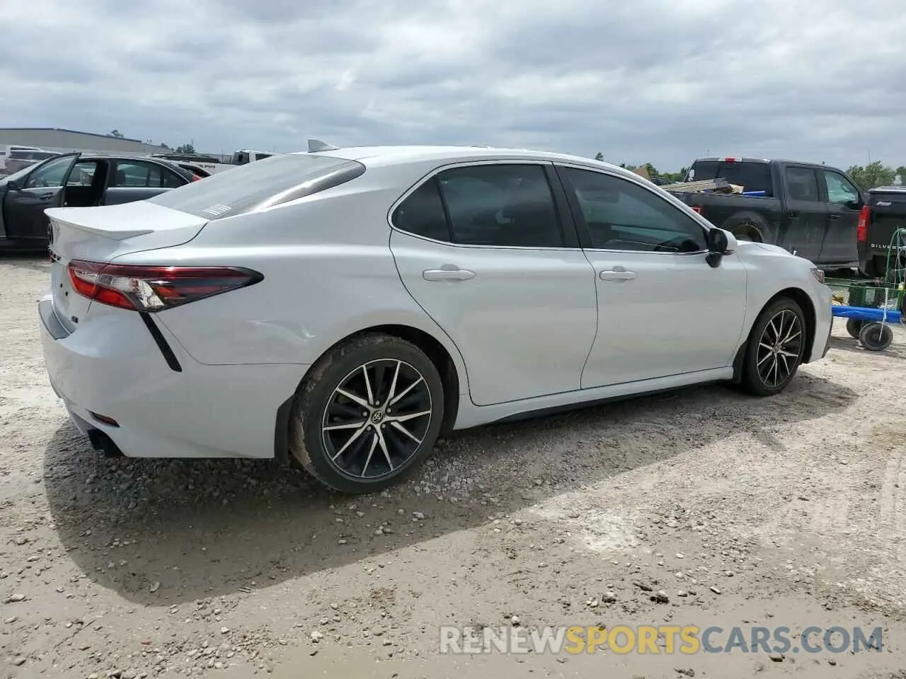 3 Фотография поврежденного автомобиля 4T1G11AK8PU167593 TOYOTA CAMRY 2023