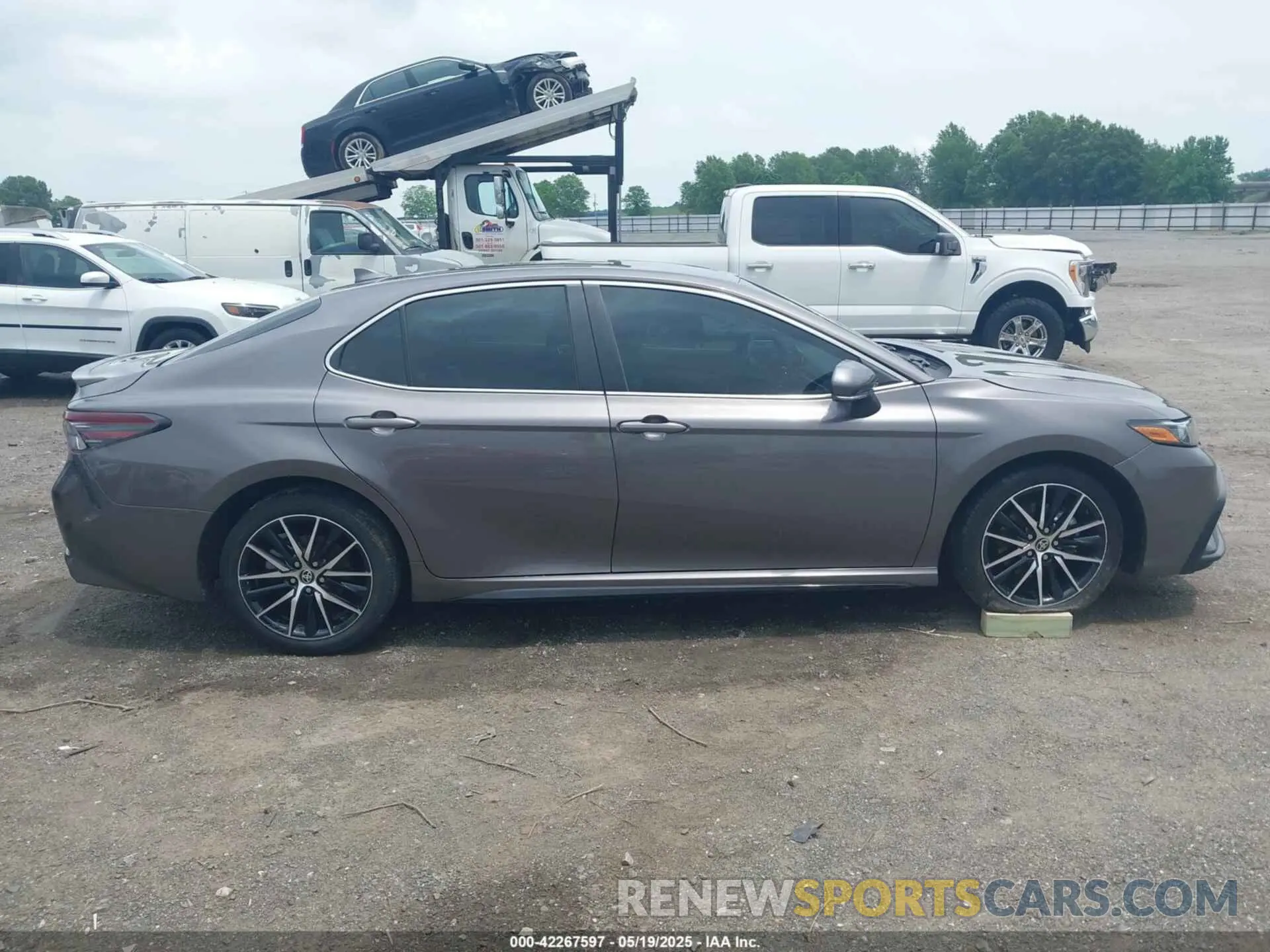 13 Фотография поврежденного автомобиля 4T1G11AK8PU798523 TOYOTA CAMRY 2023