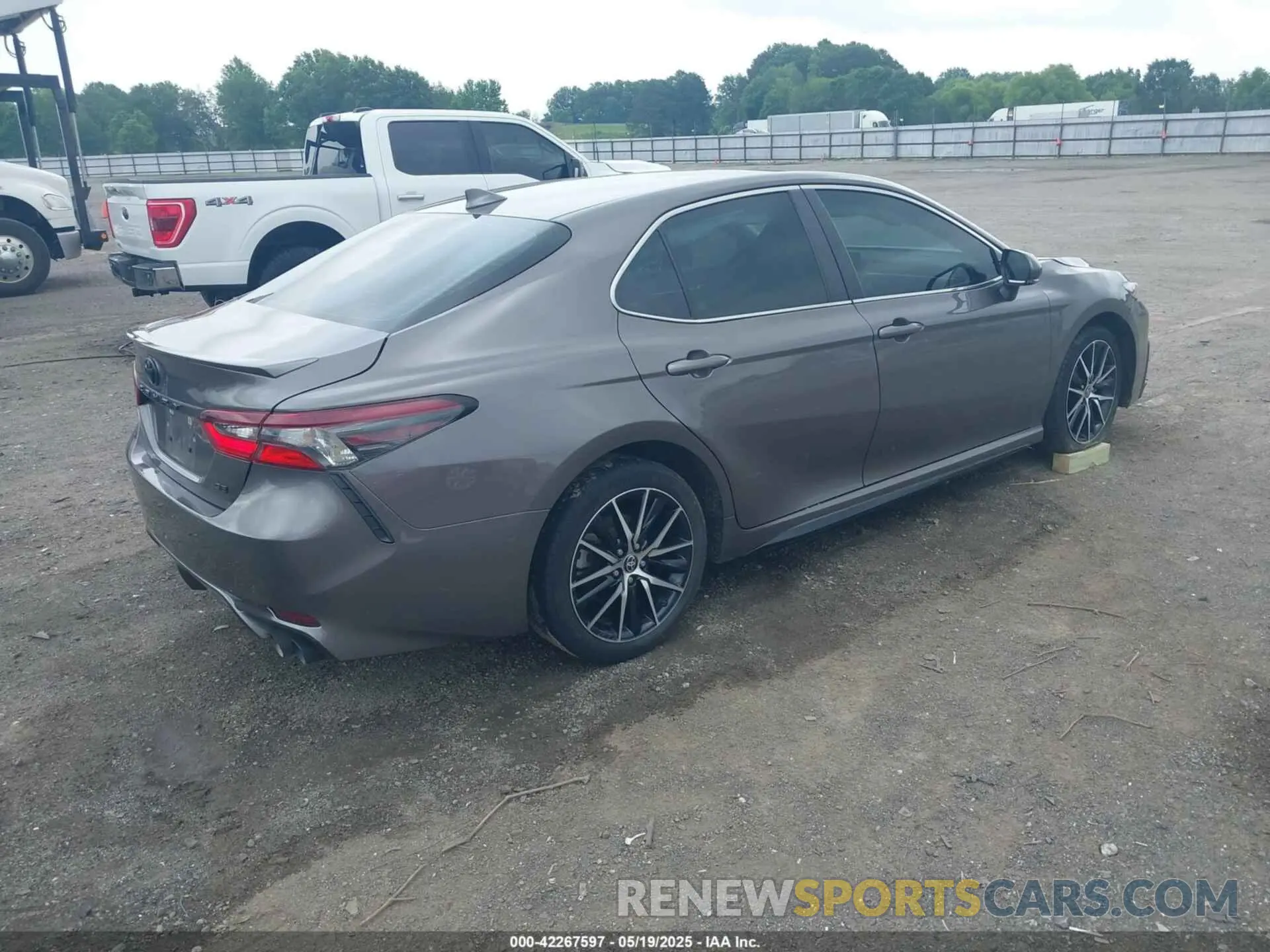 4 Фотография поврежденного автомобиля 4T1G11AK8PU798523 TOYOTA CAMRY 2023