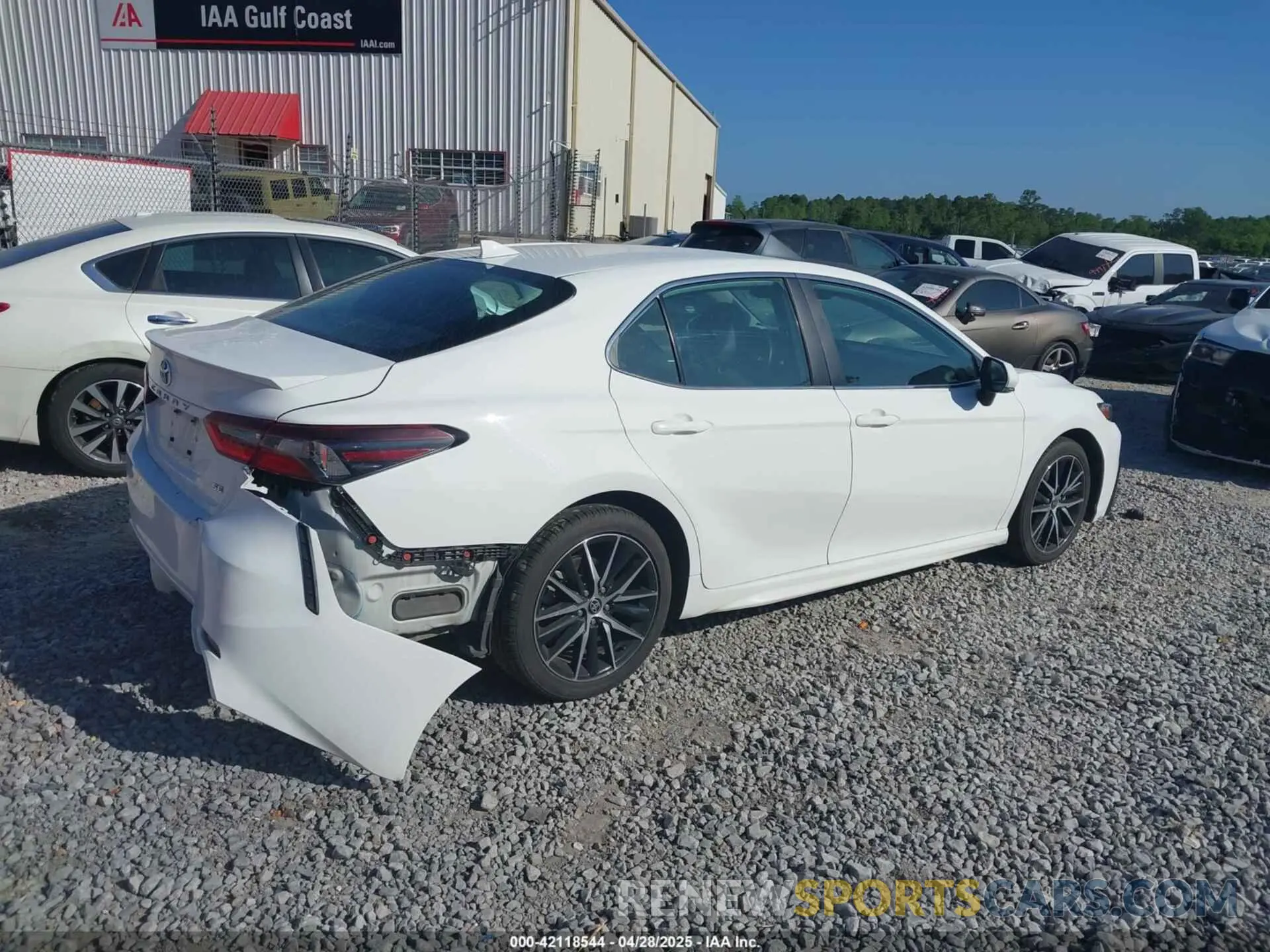 4 Фотография поврежденного автомобиля 4T1G11AKXPU768990 TOYOTA CAMRY 2023