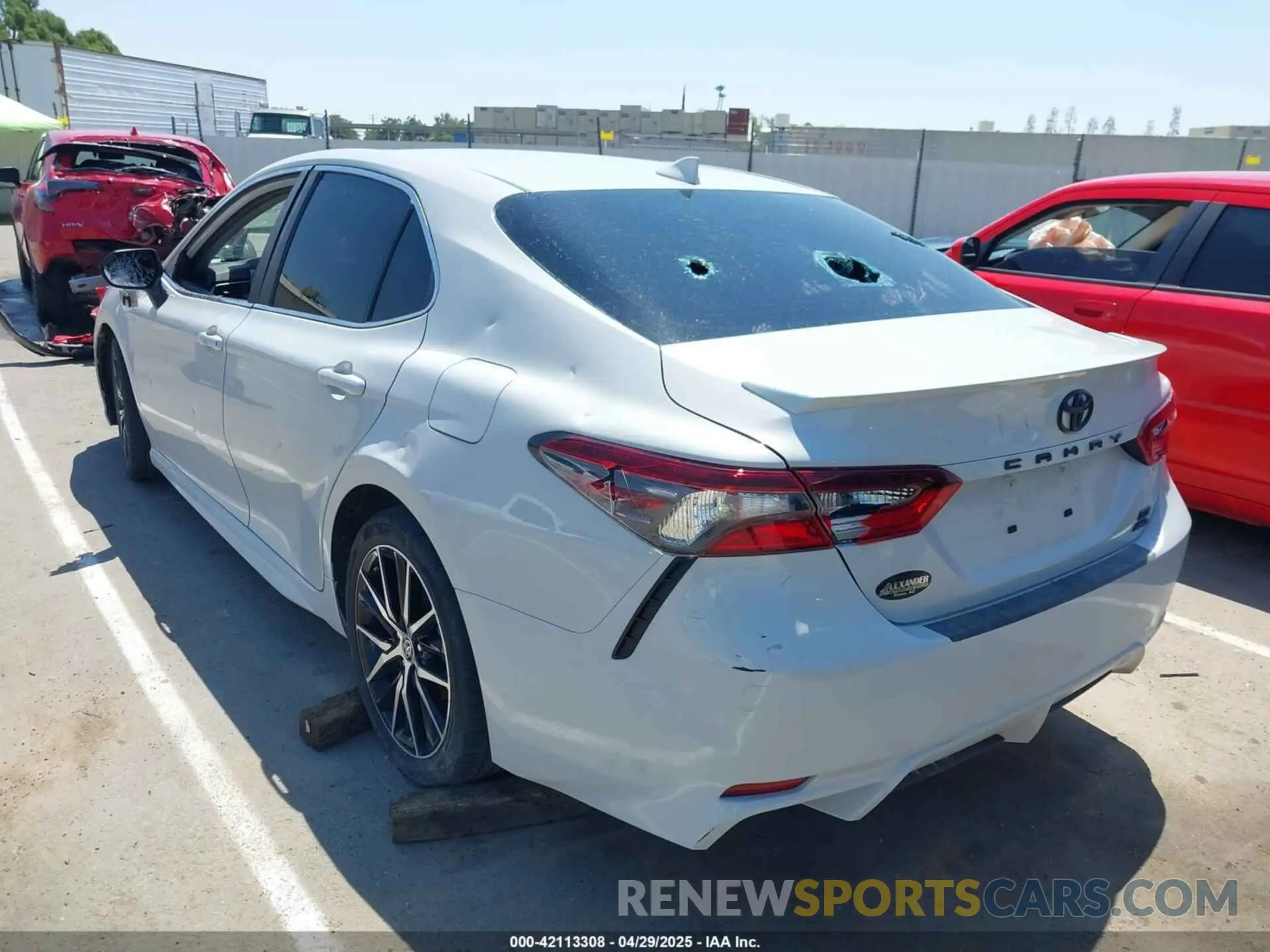 3 Фотография поврежденного автомобиля 4T1G11BK0PU099904 TOYOTA CAMRY 2023