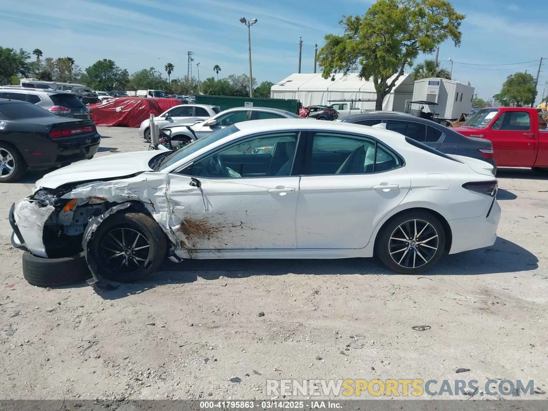 13 Фотография поврежденного автомобиля 4T1G11BK7PU097308 TOYOTA CAMRY 2023