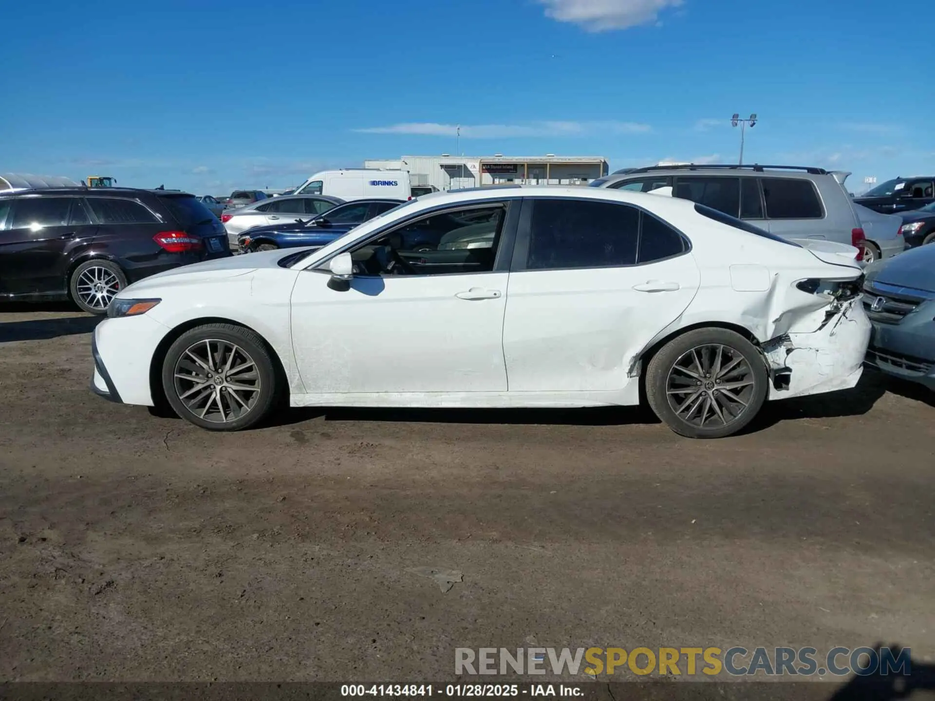 14 Фотография поврежденного автомобиля 4T1G11BK8PU084759 TOYOTA CAMRY 2023
