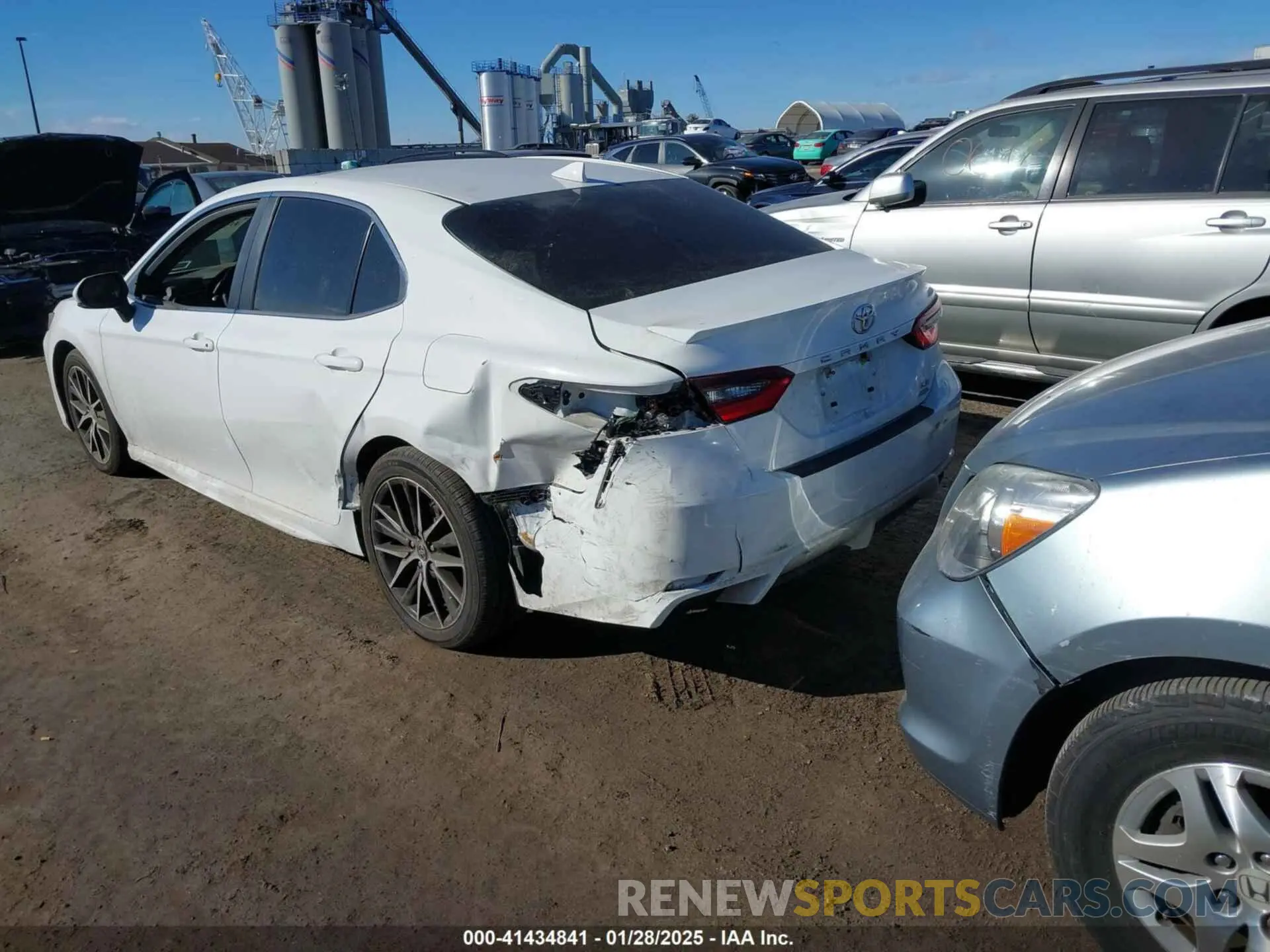 3 Фотография поврежденного автомобиля 4T1G11BK8PU084759 TOYOTA CAMRY 2023