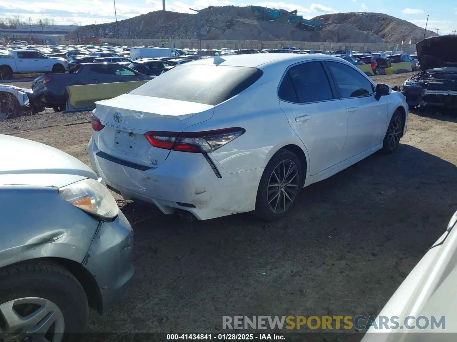 4 Фотография поврежденного автомобиля 4T1G11BK8PU084759 TOYOTA CAMRY 2023
