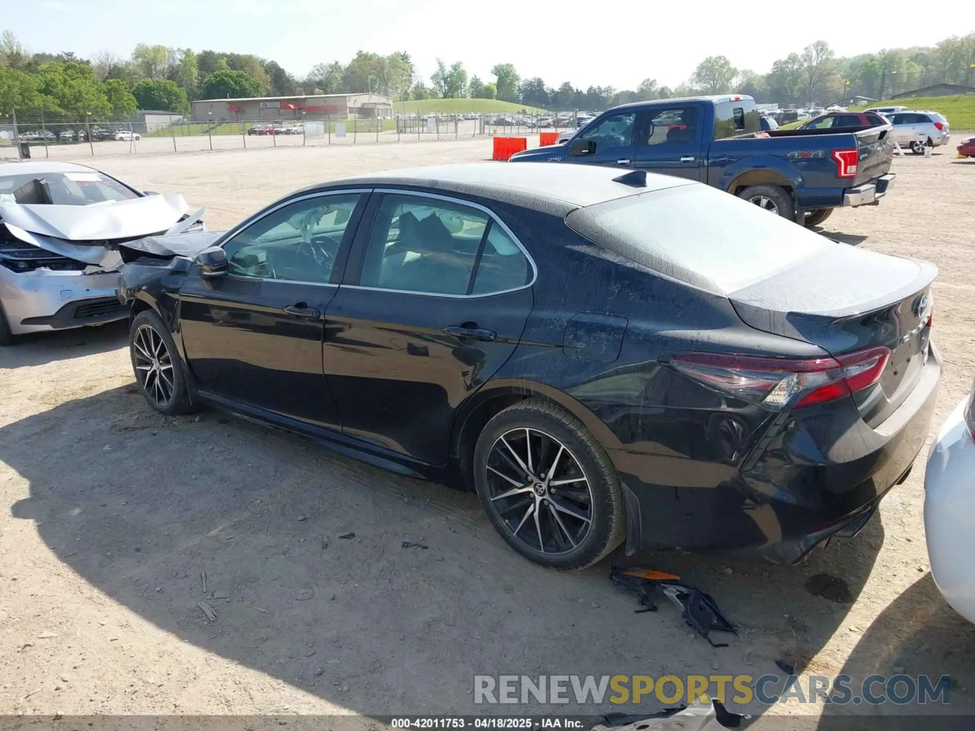14 Photograph of a damaged car 4T1G31AK3PU607259 TOYOTA CAMRY 2023