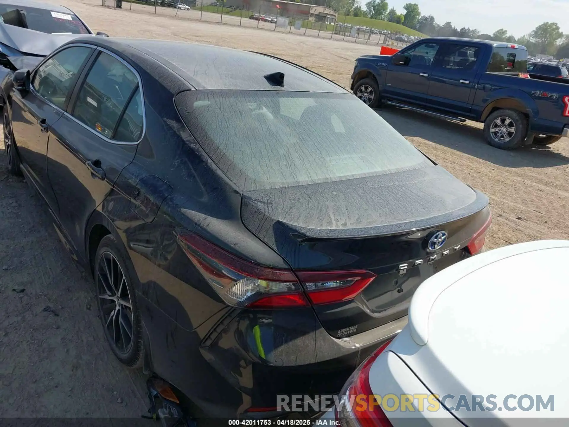 16 Photograph of a damaged car 4T1G31AK3PU607259 TOYOTA CAMRY 2023