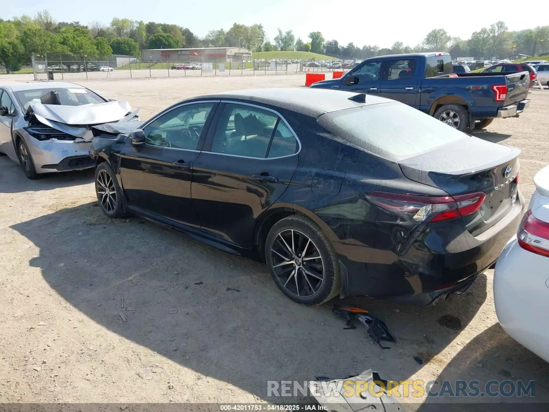 3 Photograph of a damaged car 4T1G31AK3PU607259 TOYOTA CAMRY 2023