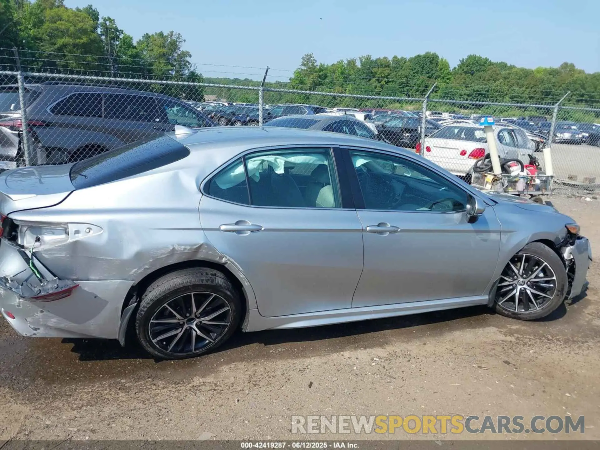 13 Photograph of a damaged car 4T1G31AKXPU605704 TOYOTA CAMRY 2023