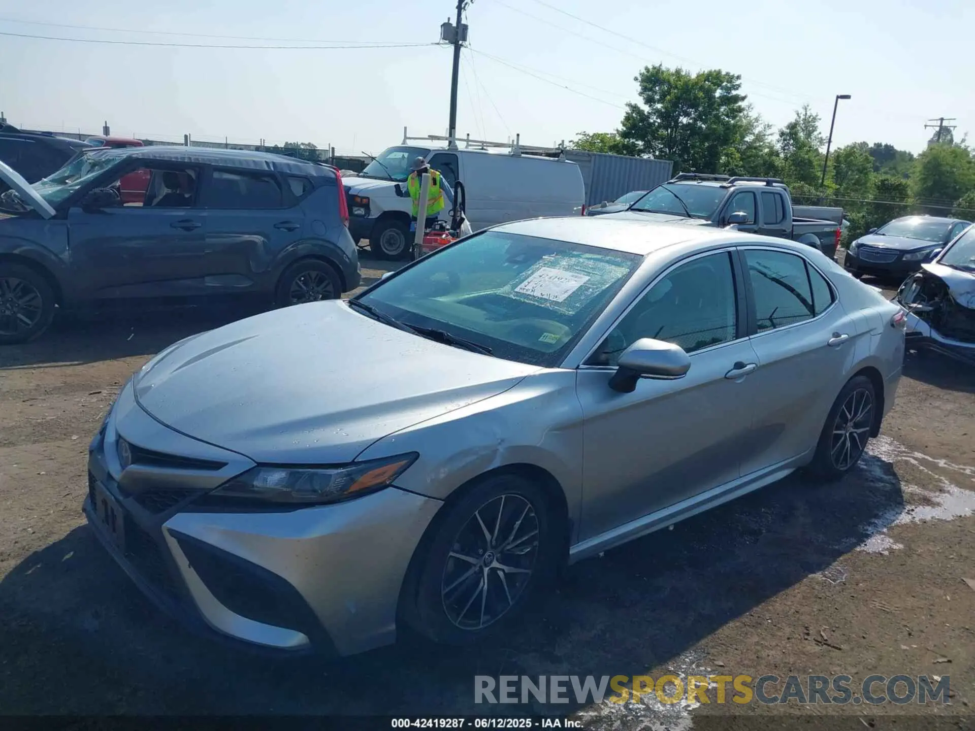 2 Photograph of a damaged car 4T1G31AKXPU605704 TOYOTA CAMRY 2023