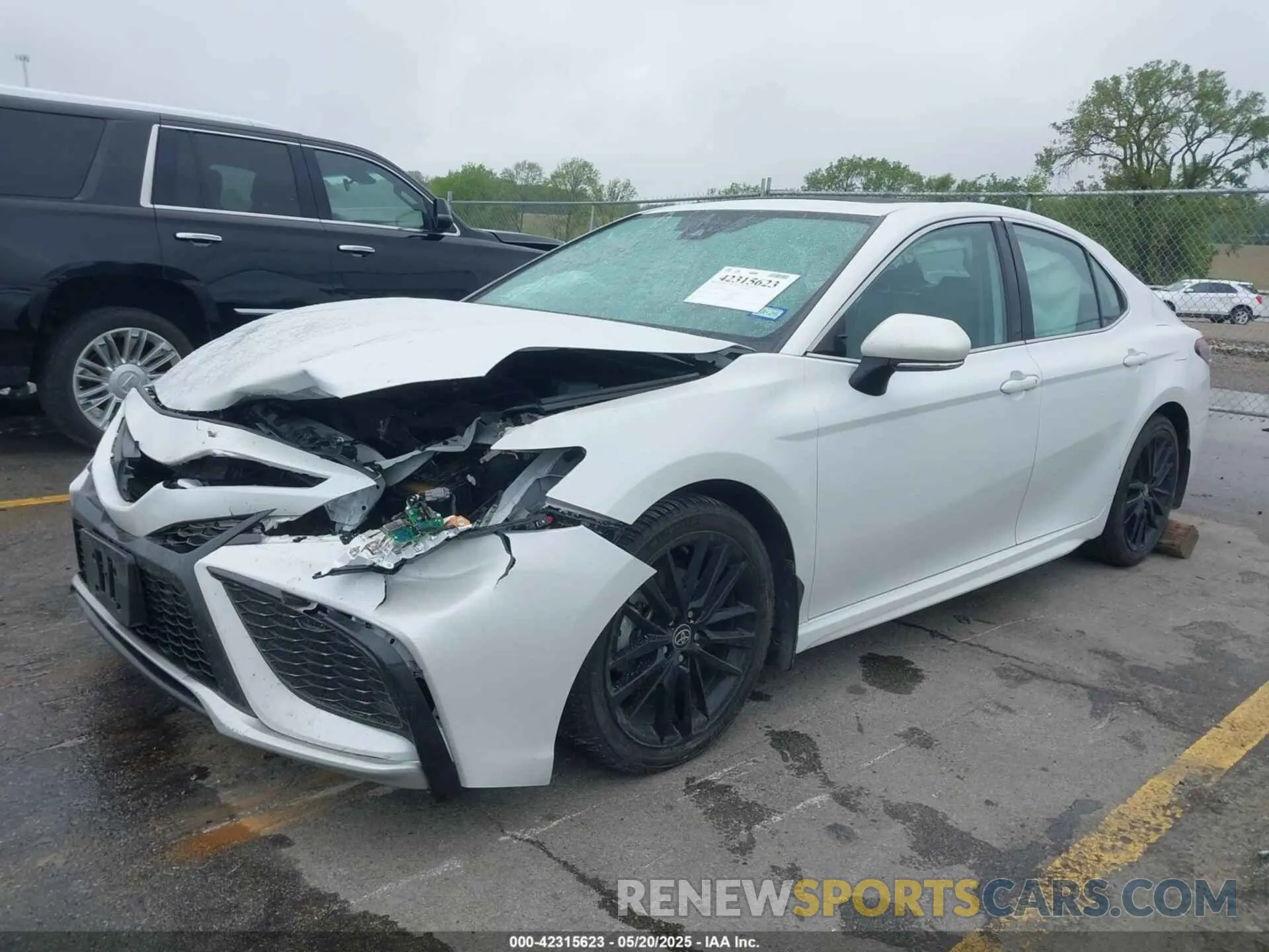 2 Фотография поврежденного автомобиля 4T1K31AK1PU603690 TOYOTA CAMRY 2023