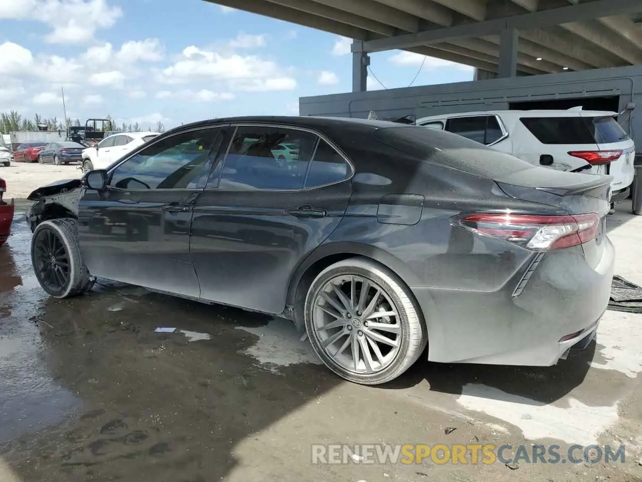 2 Фотография поврежденного автомобиля 4T1K31AK7PU613429 TOYOTA CAMRY 2023