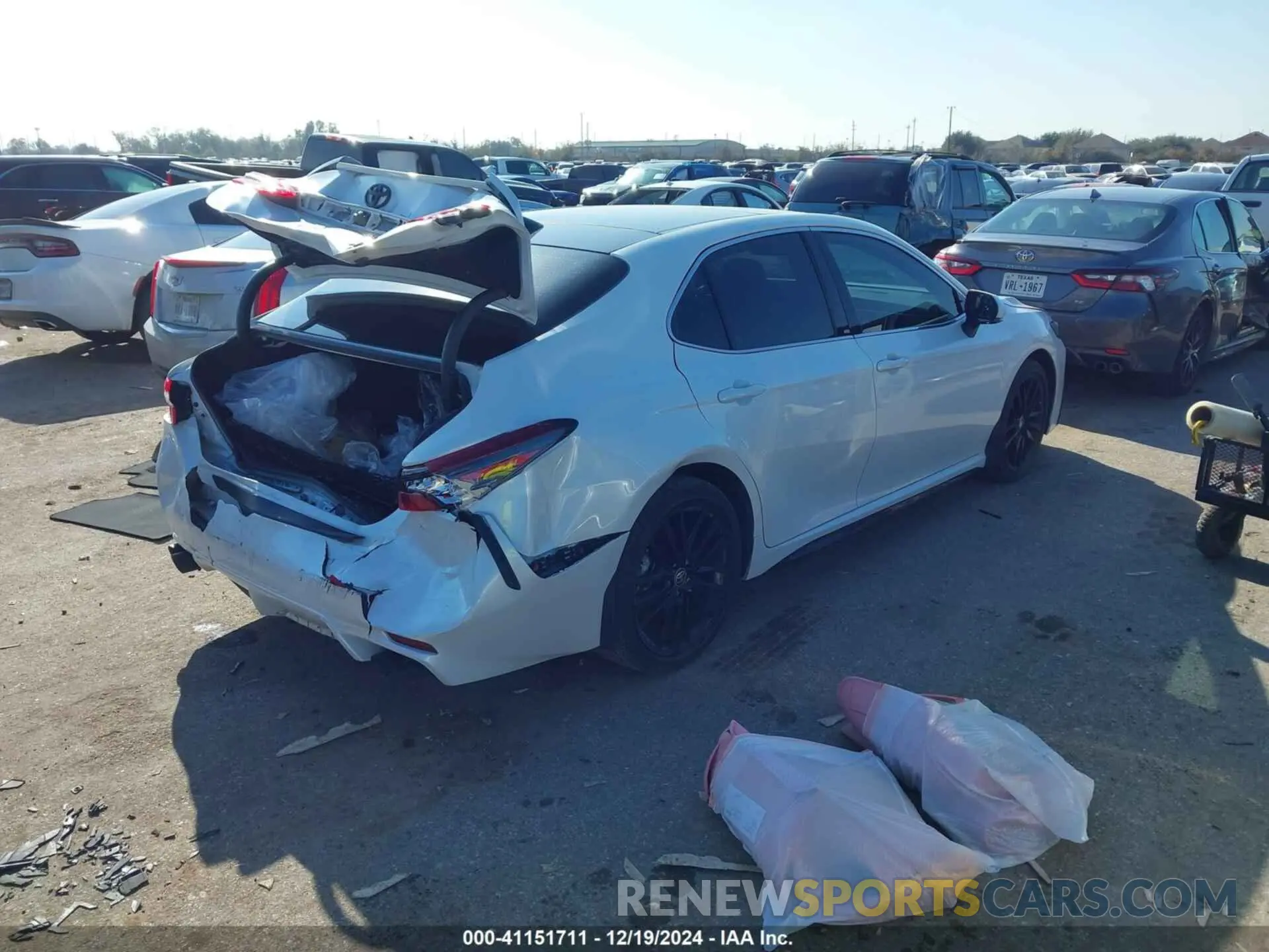 4 Фотография поврежденного автомобиля 4T1K61AK0PU087166 TOYOTA CAMRY 2023