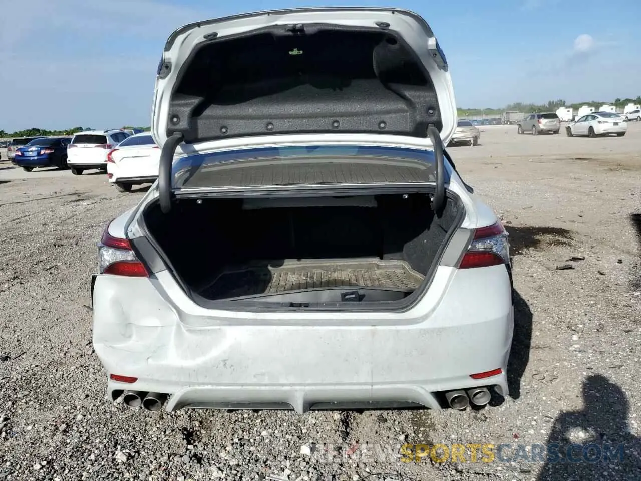6 Photograph of a damaged car 4T1K61AK0PU136933 TOYOTA CAMRY 2023