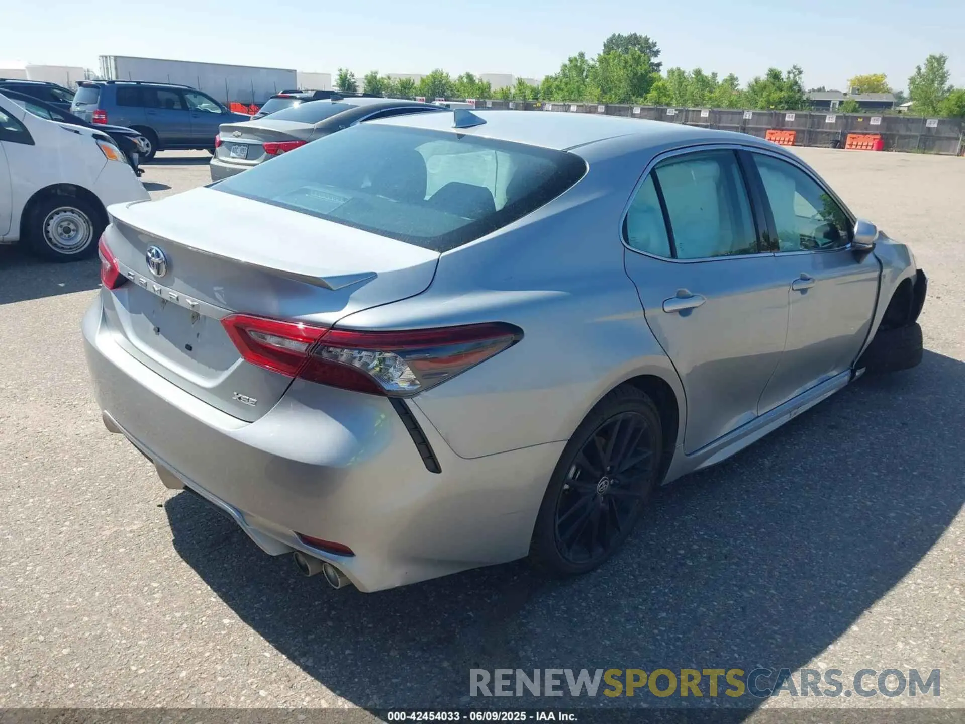 4 Photograph of a damaged car 4T1K61AKXPU174413 TOYOTA CAMRY 2023