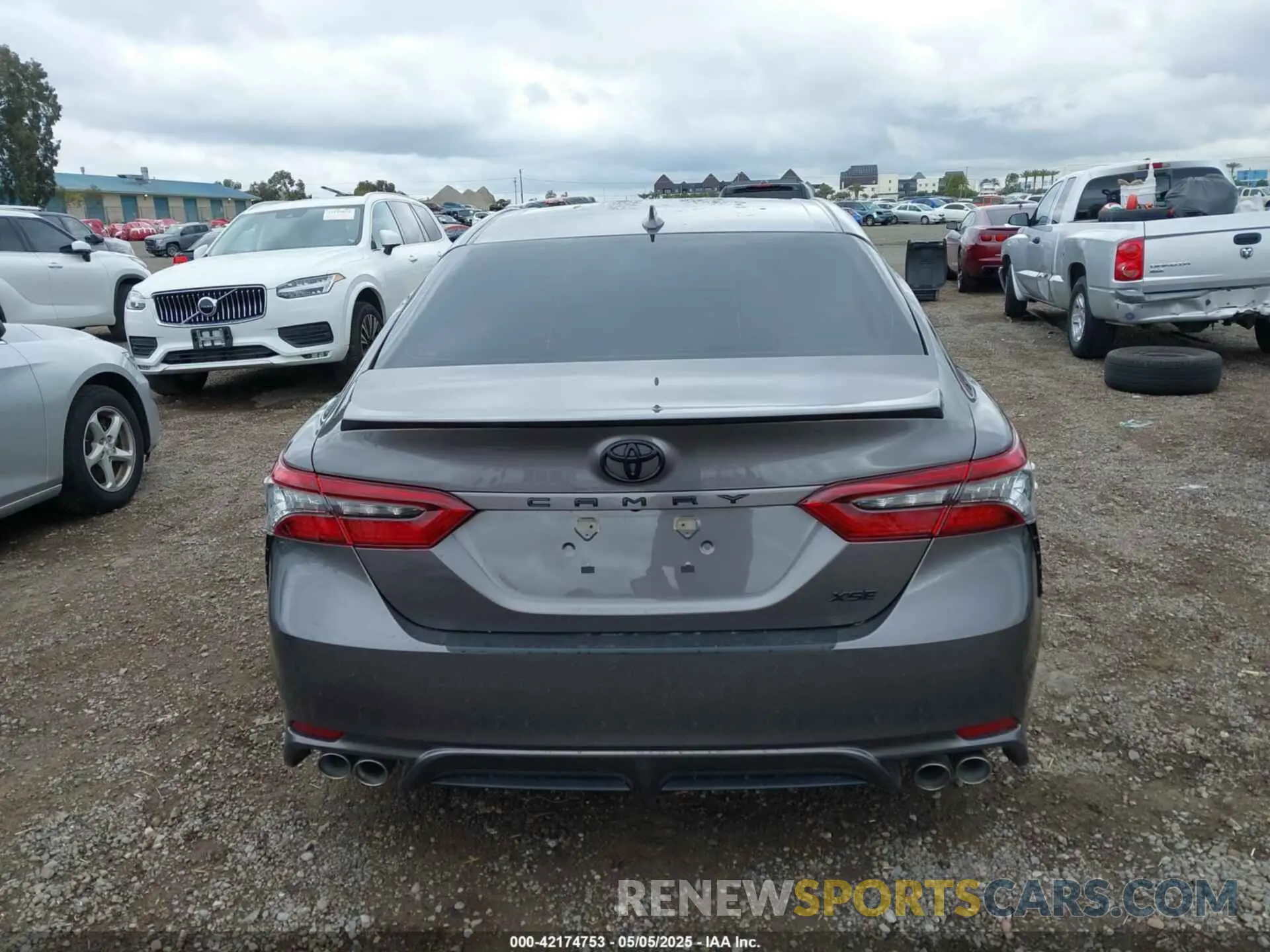 17 Photograph of a damaged car 4T1K61AKXPU791214 TOYOTA CAMRY 2023