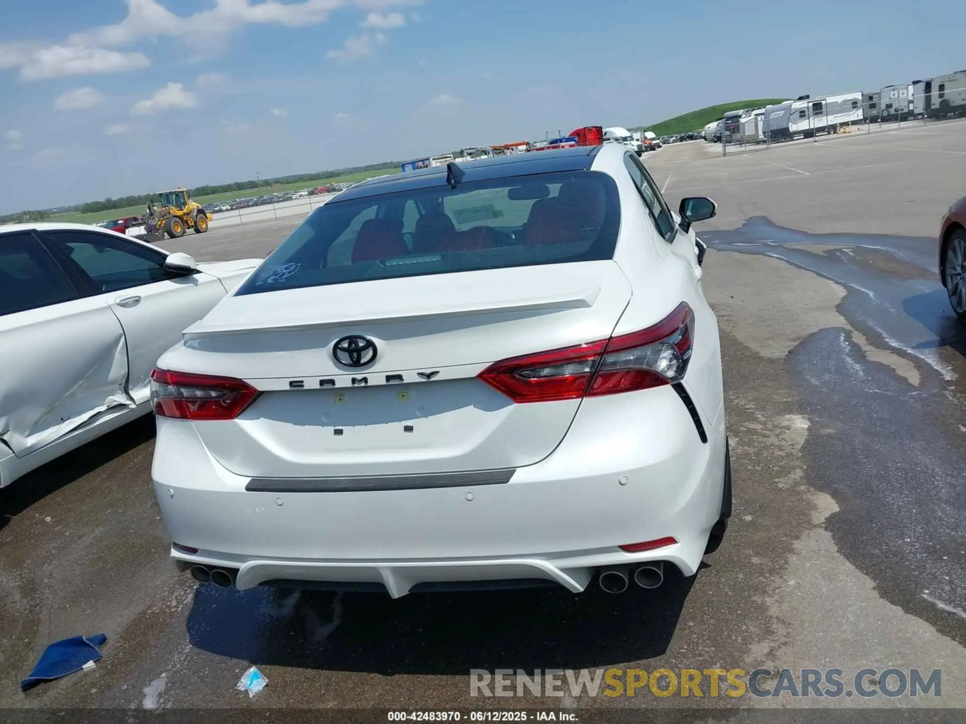 16 Photograph of a damaged car 4T1K61BK0PU087313 TOYOTA CAMRY 2023