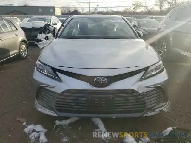 5 Фотография поврежденного автомобиля 4T1R11AK4PU103057 TOYOTA CAMRY 2023
