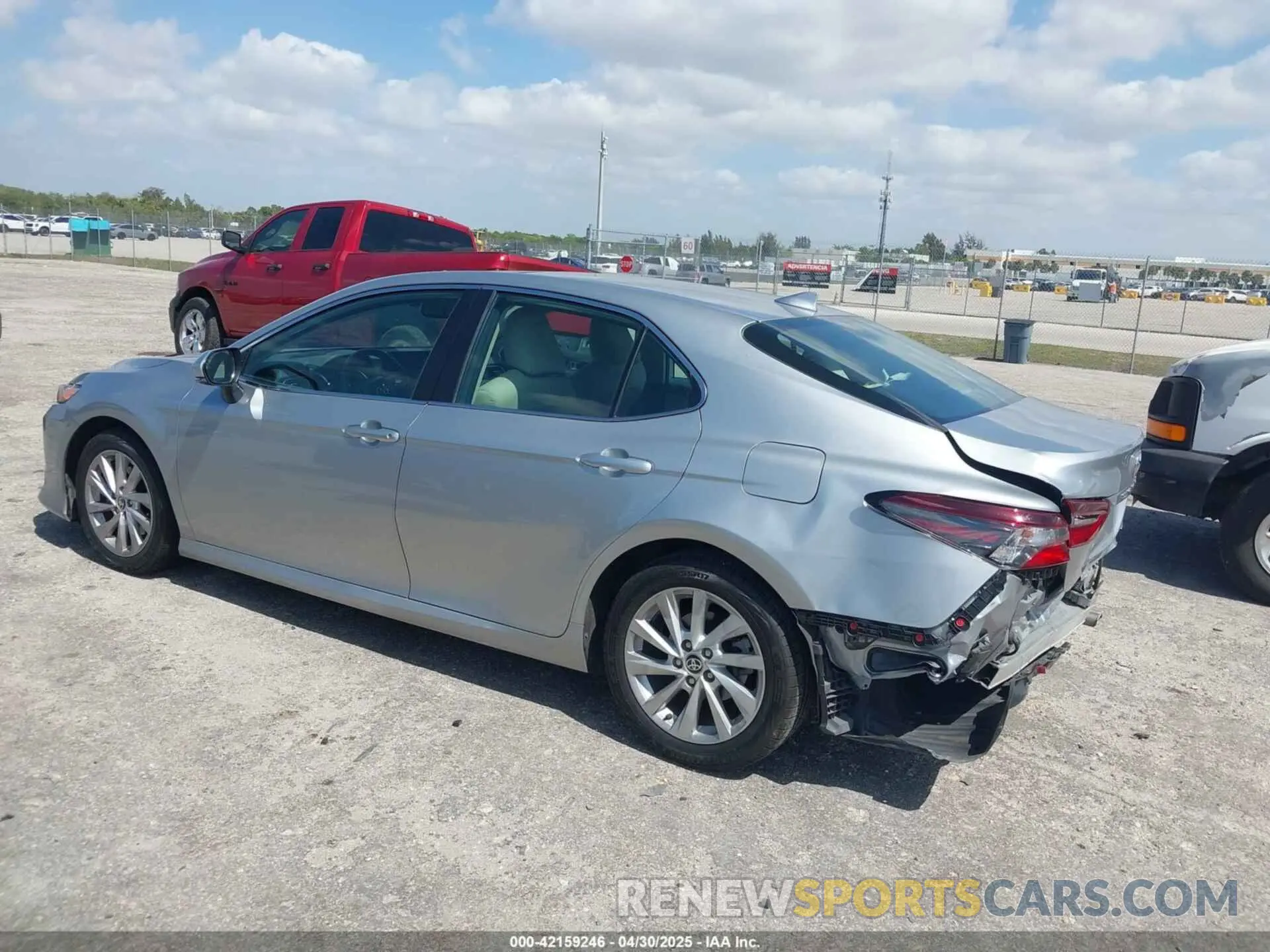 3 Фотография поврежденного автомобиля 4T1R11AK5PU139730 TOYOTA CAMRY 2023