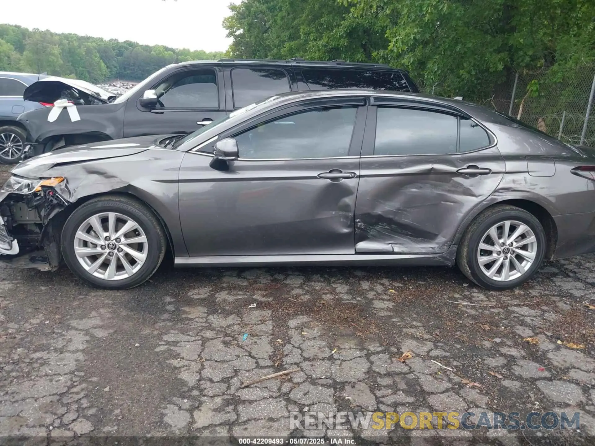 6 Photograph of a damaged car 4T1R11AK5PU163915 TOYOTA CAMRY 2023