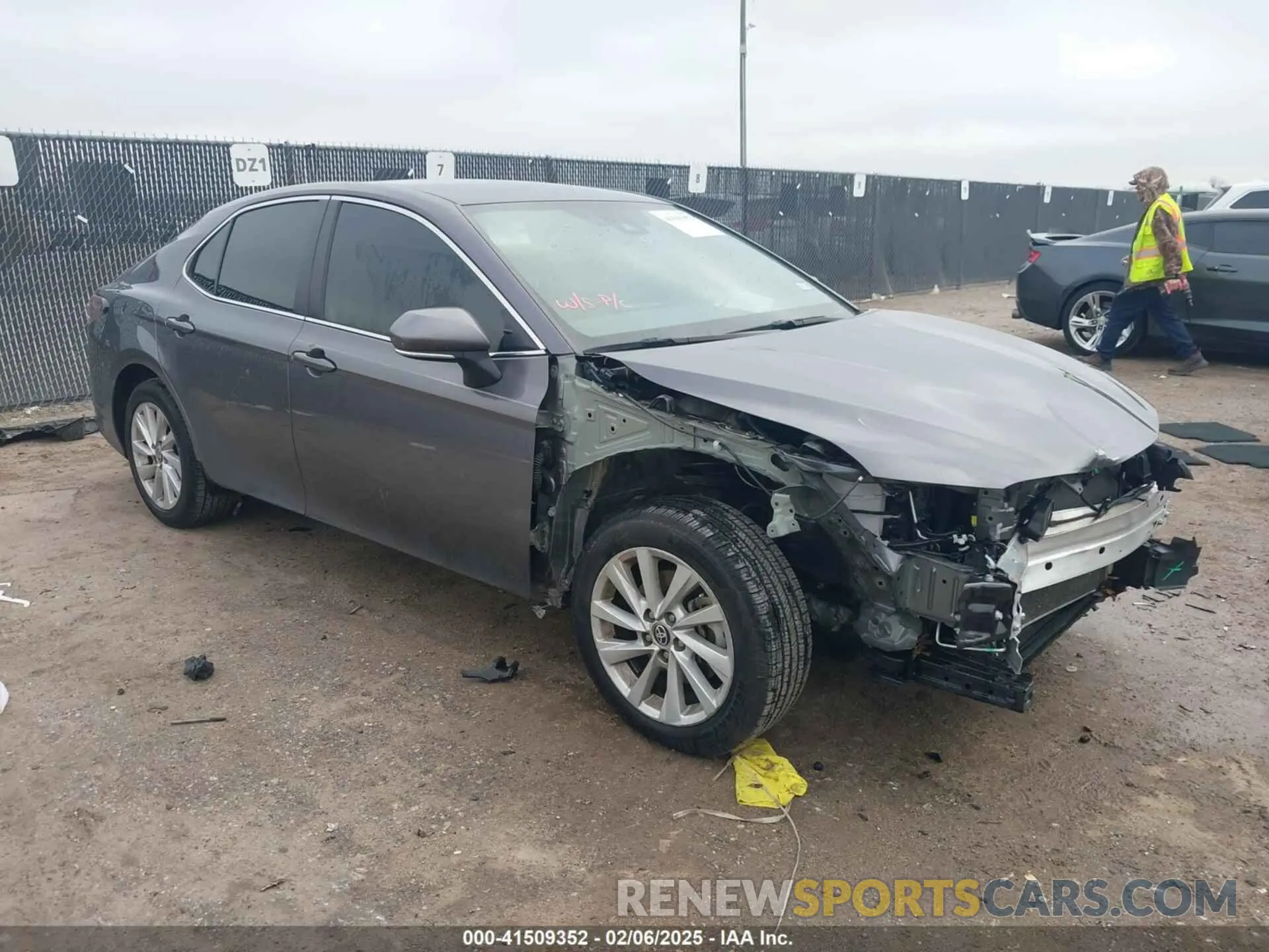 1 Фотография поврежденного автомобиля 4T1R11AK6PU737096 TOYOTA CAMRY 2023