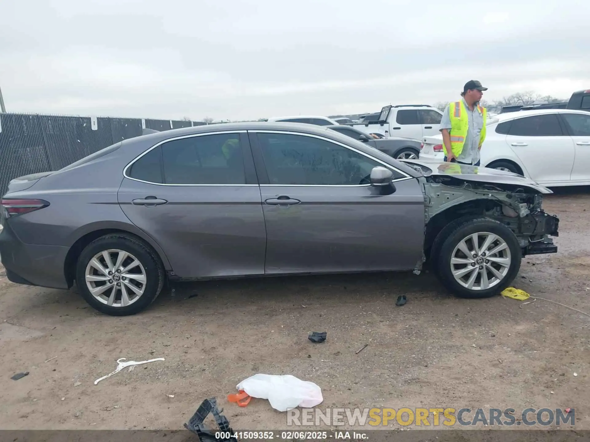 14 Фотография поврежденного автомобиля 4T1R11AK6PU737096 TOYOTA CAMRY 2023