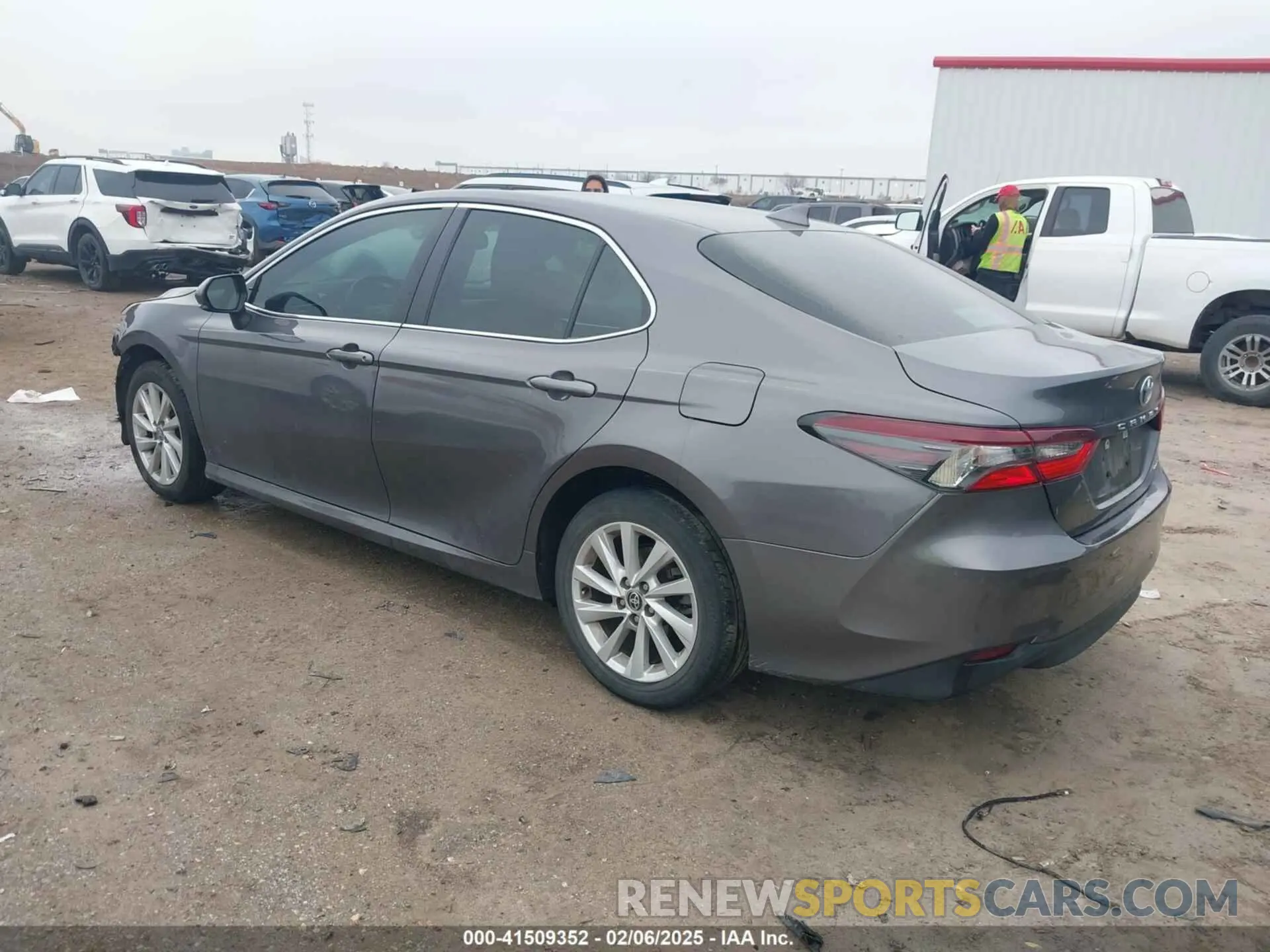 3 Фотография поврежденного автомобиля 4T1R11AK6PU737096 TOYOTA CAMRY 2023