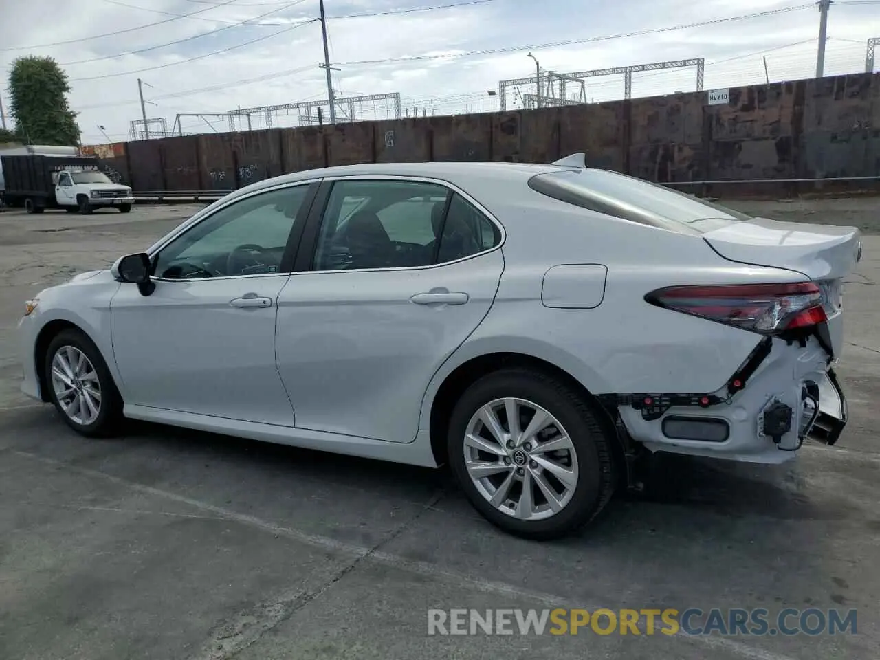 2 Фотография поврежденного автомобиля 4T1R11AK9PU158300 TOYOTA CAMRY 2023