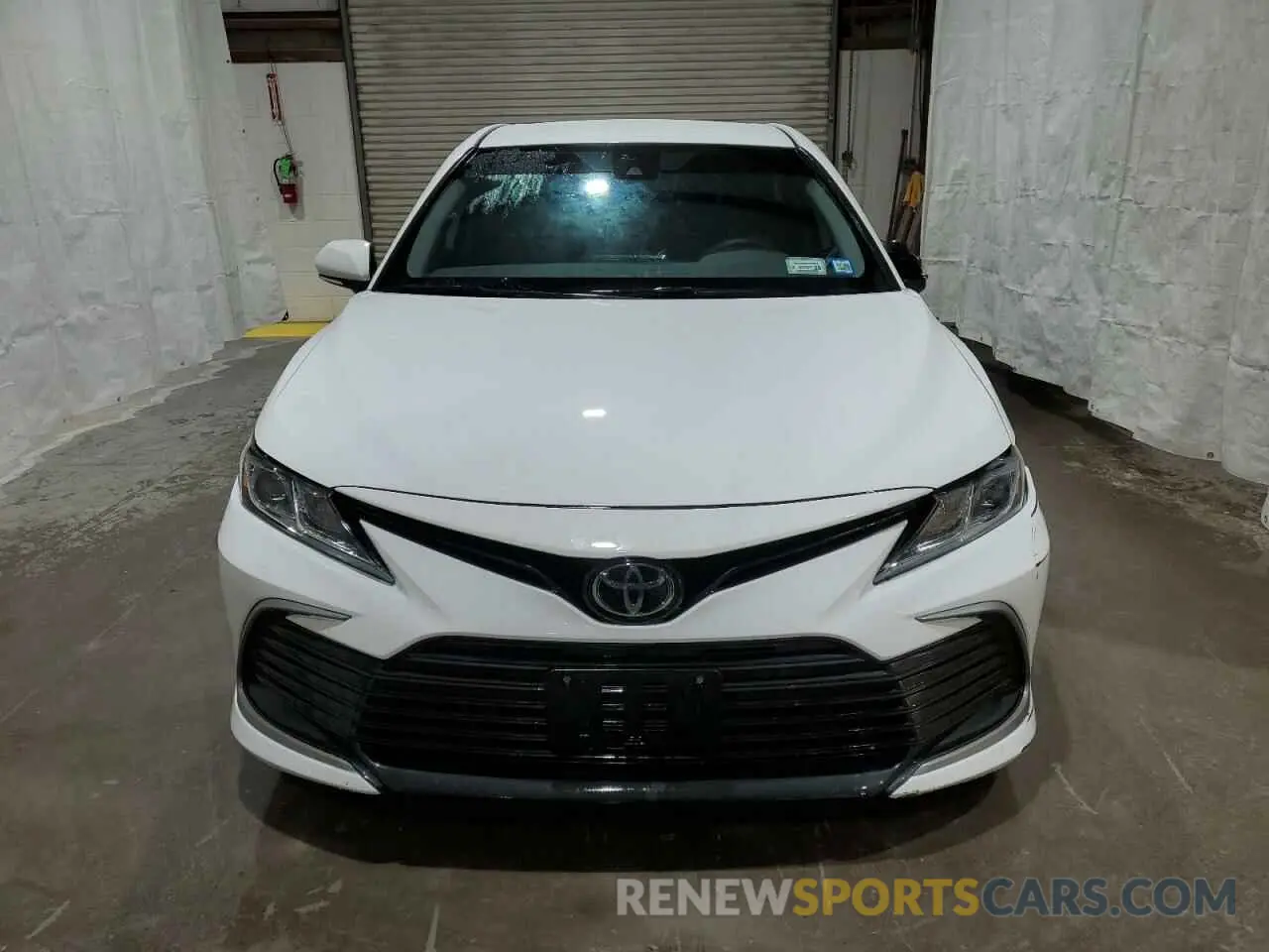 5 Фотография поврежденного автомобиля 4T1R11BK6PU078029 TOYOTA CAMRY 2023