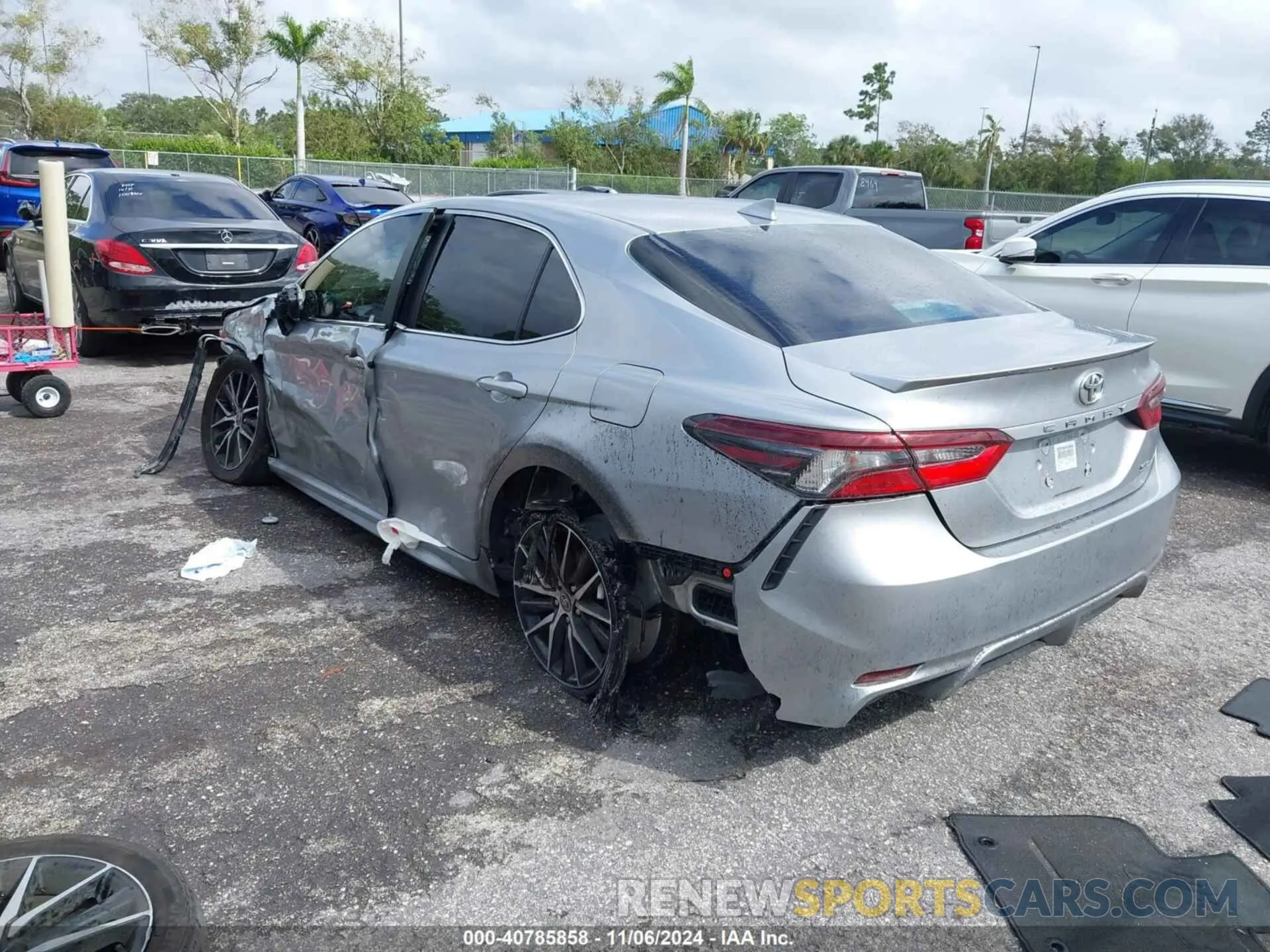 3 Фотография поврежденного автомобиля 4T1T11AK3PU821012 TOYOTA CAMRY 2023