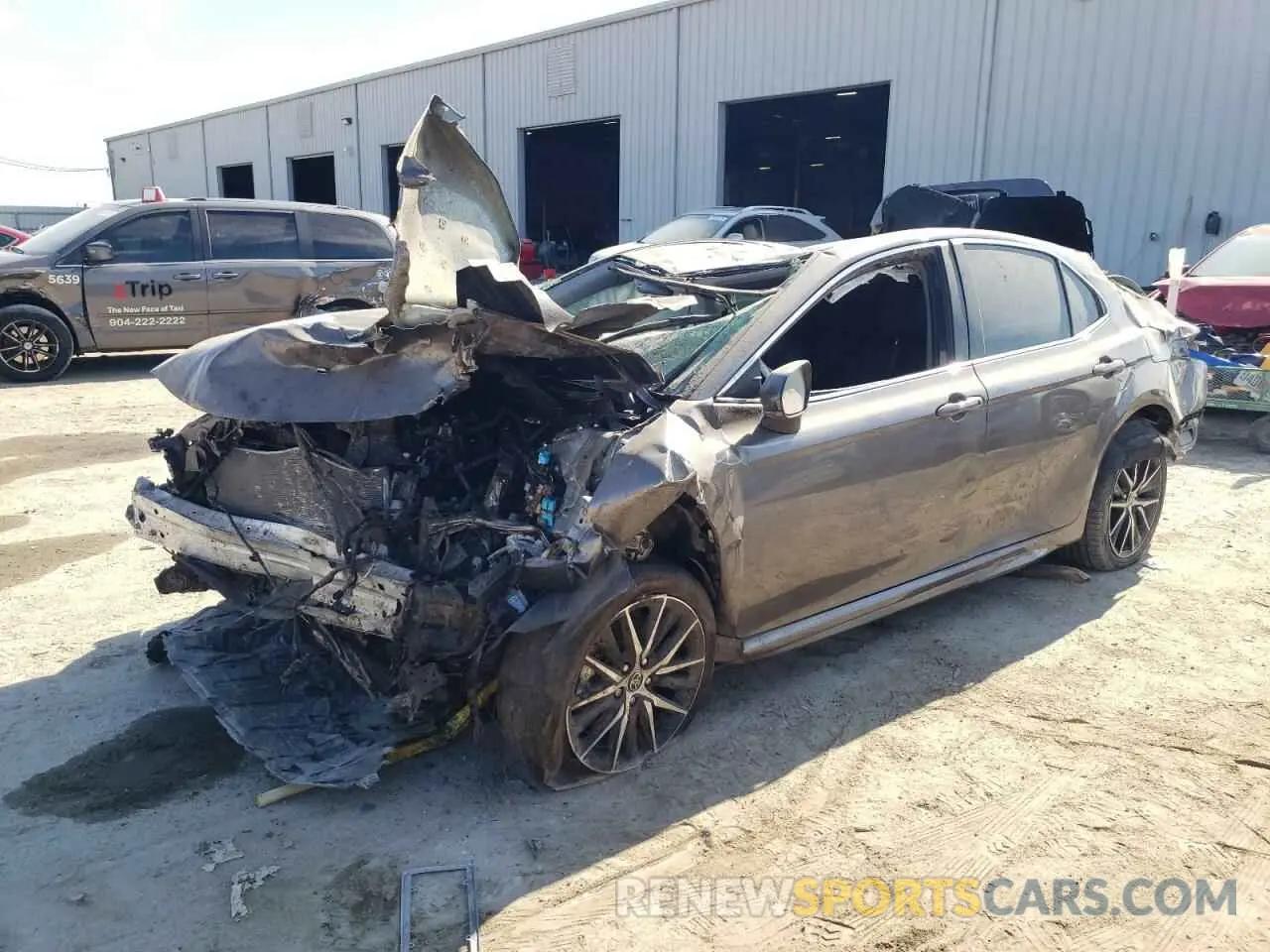 1 Фотография поврежденного автомобиля 4T1T11AK3PU823522 TOYOTA CAMRY 2023