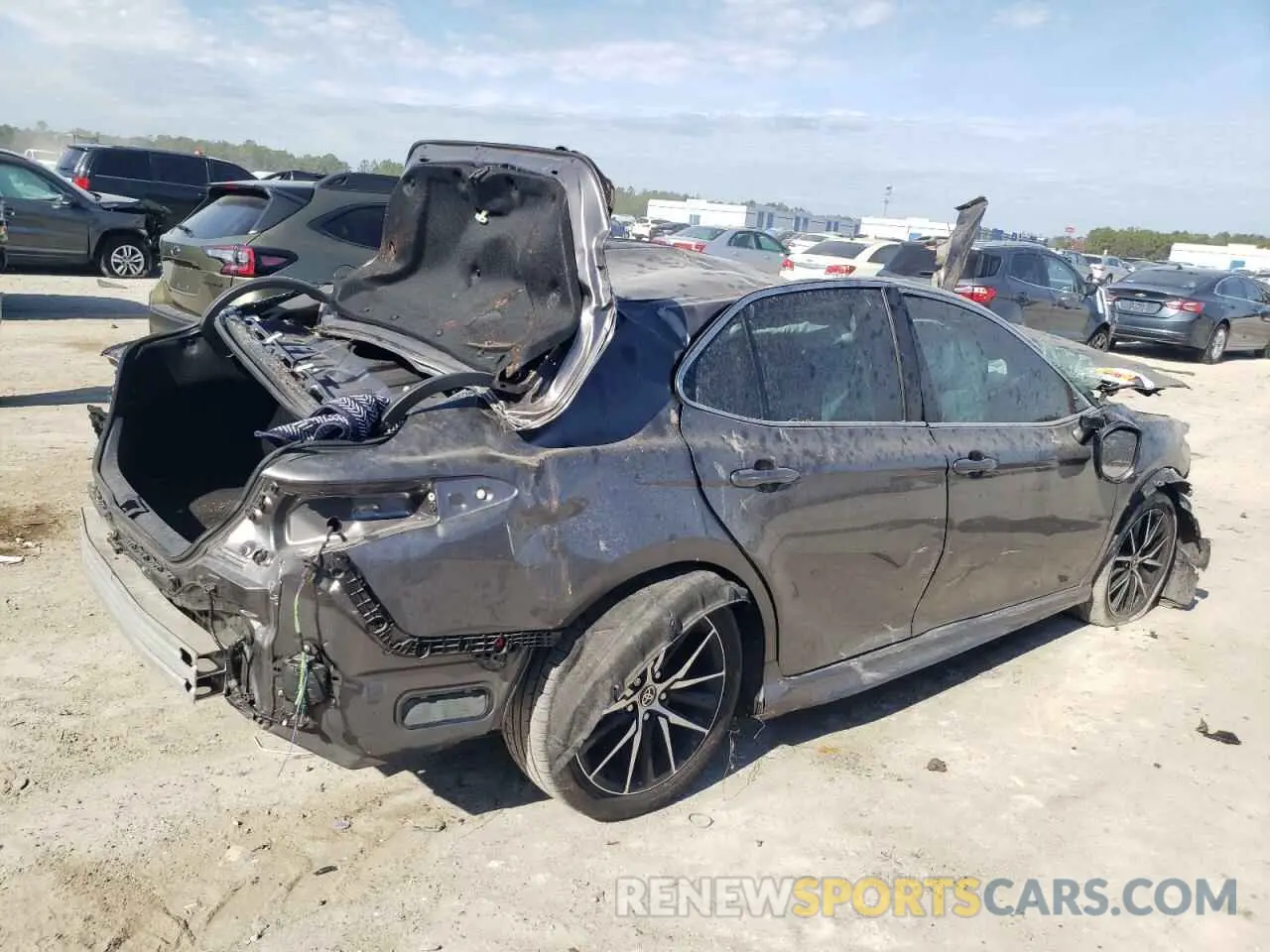 3 Фотография поврежденного автомобиля 4T1T11AK3PU823522 TOYOTA CAMRY 2023