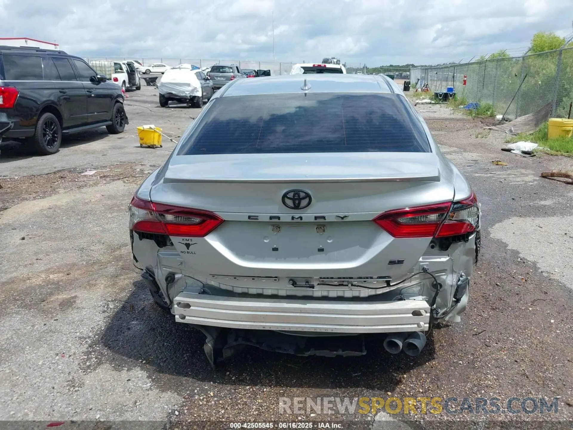 17 Фотография поврежденного автомобиля 4T1T11AK5PU107169 TOYOTA CAMRY 2023