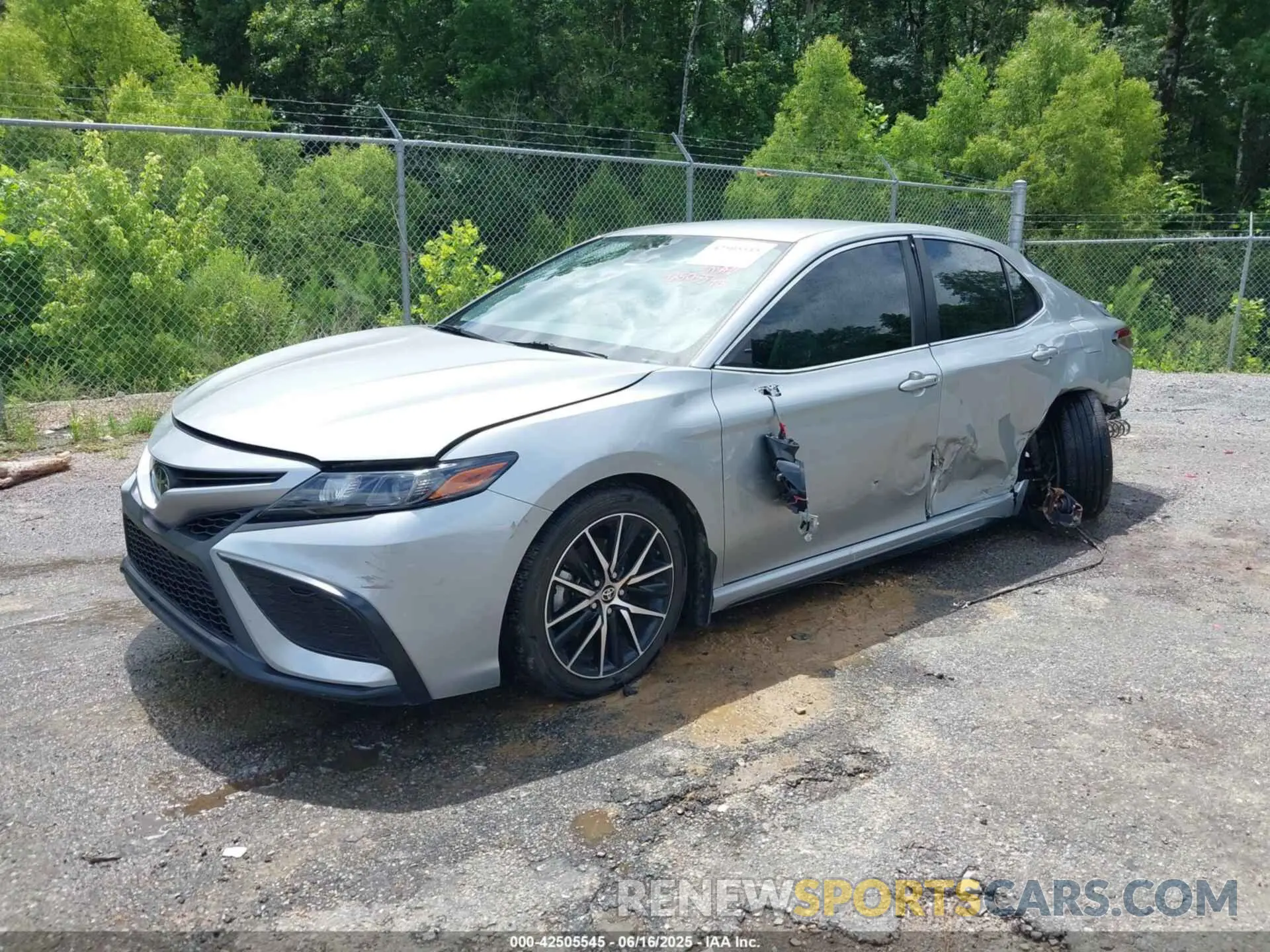 2 Фотография поврежденного автомобиля 4T1T11AK5PU107169 TOYOTA CAMRY 2023
