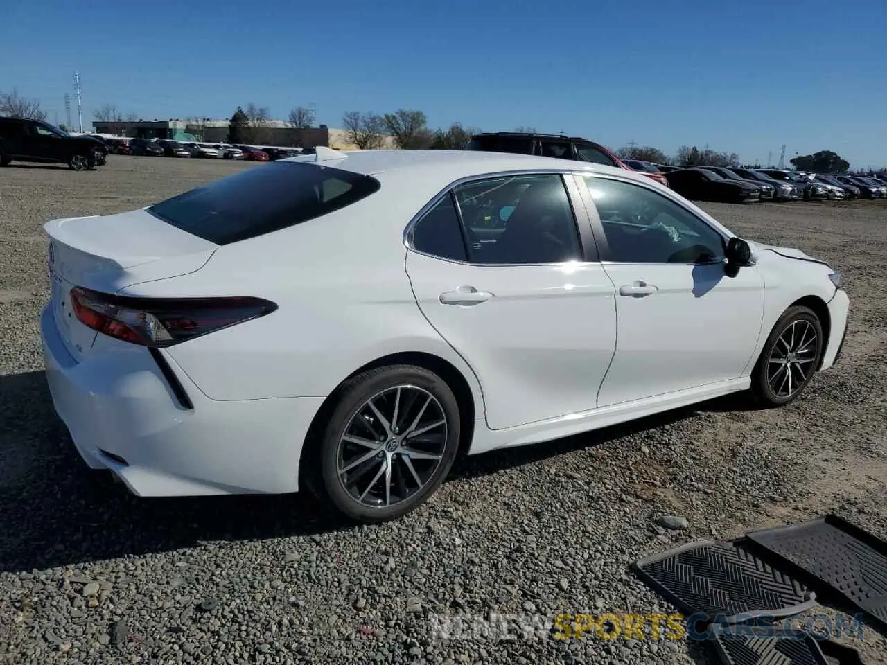 3 Фотография поврежденного автомобиля 4T1T11AK6PU823580 TOYOTA CAMRY 2023