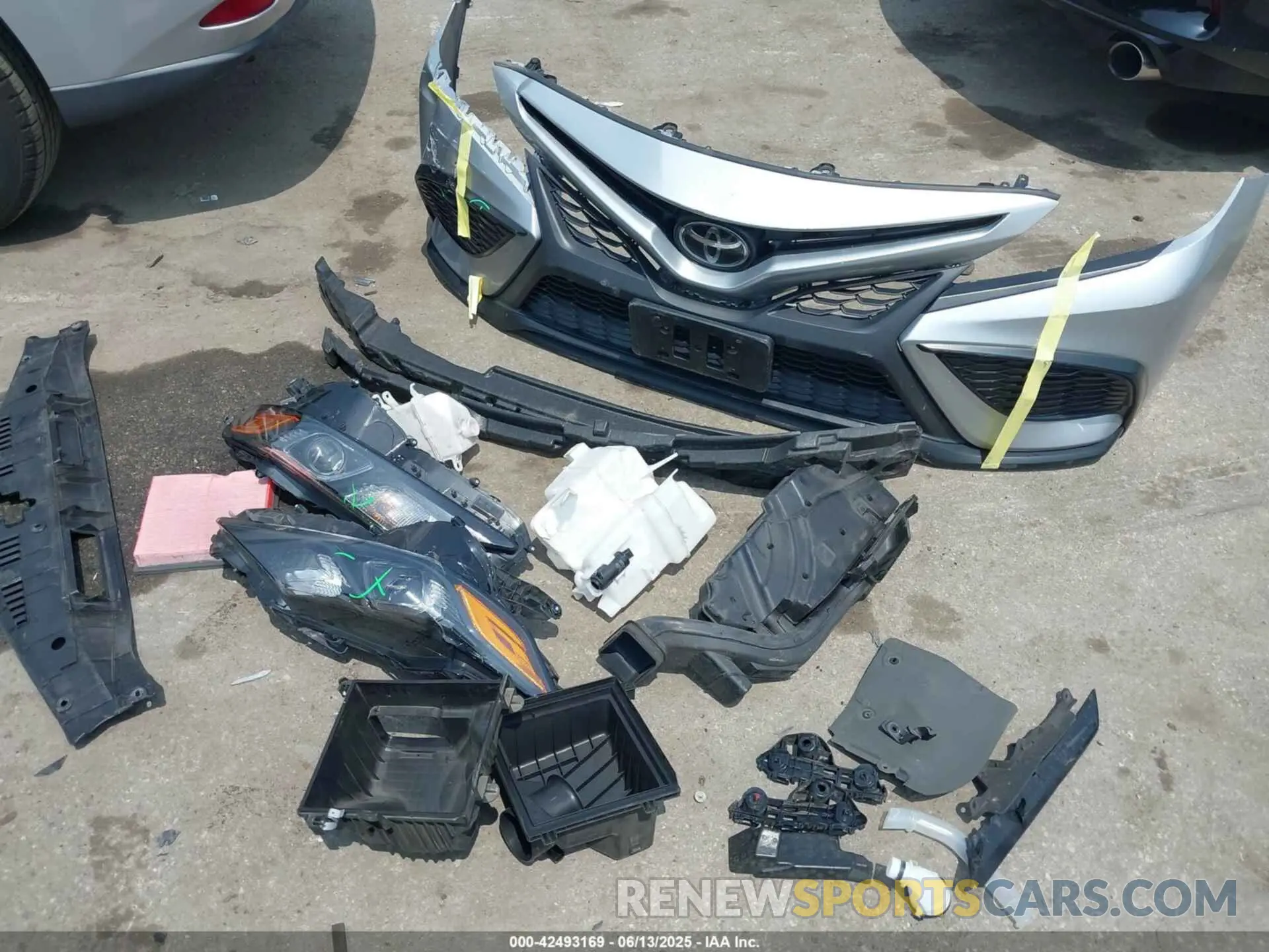12 Photograph of a damaged car 4T1T11AK8PU171366 TOYOTA CAMRY 2023